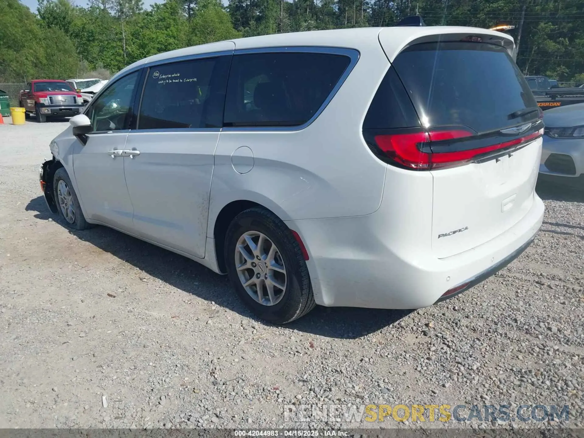 3 Photograph of a damaged car 2C4RC1BG0PR616151 CHRYSLER PACIFICA 2023