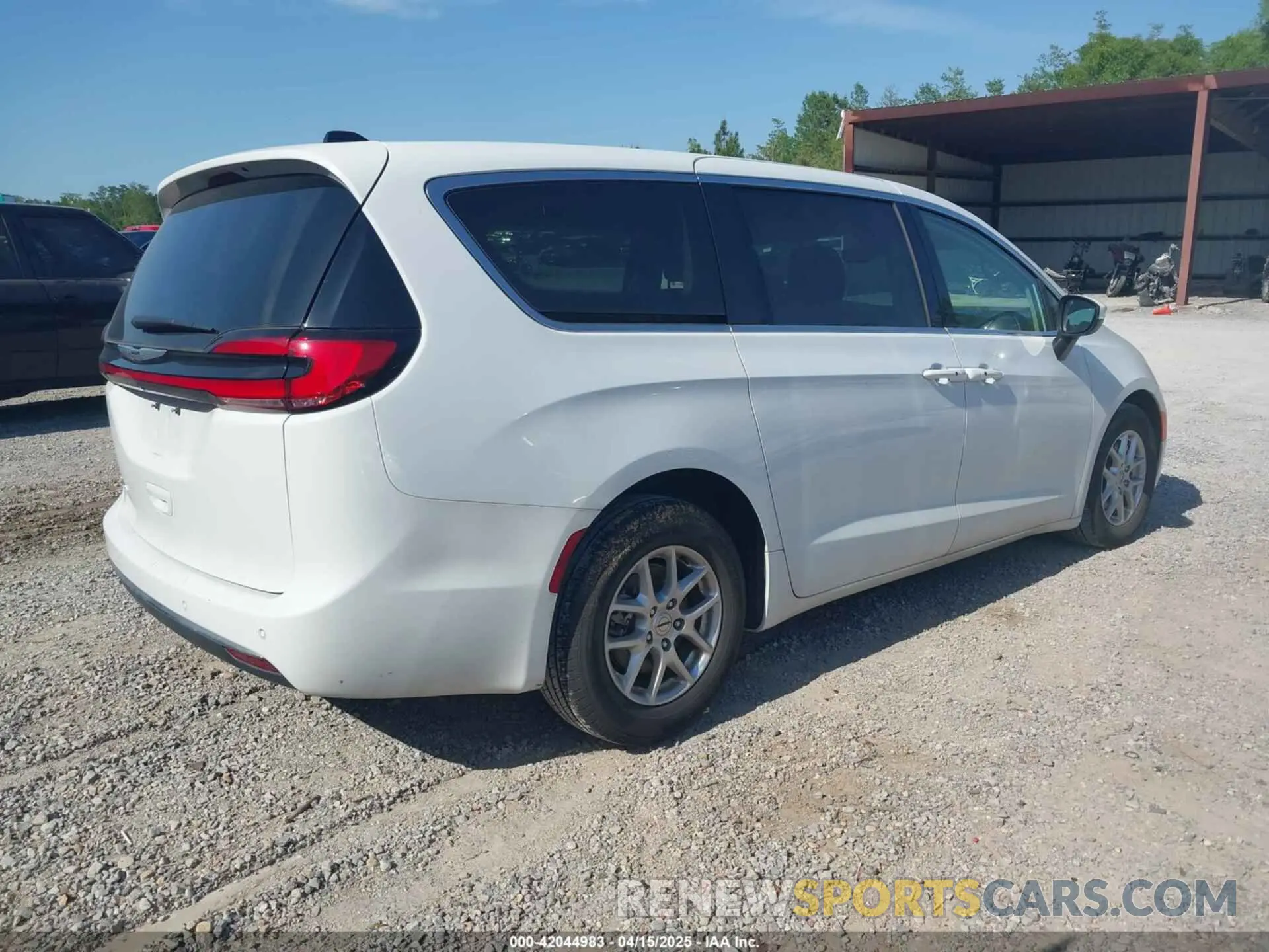 4 Photograph of a damaged car 2C4RC1BG0PR616151 CHRYSLER PACIFICA 2023