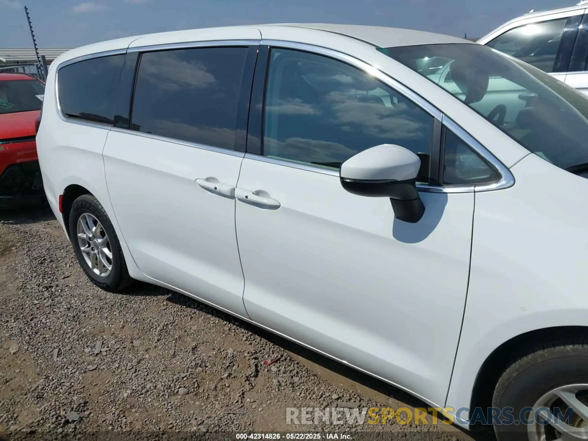 13 Photograph of a damaged car 2C4RC1BG0PR616490 CHRYSLER PACIFICA 2023