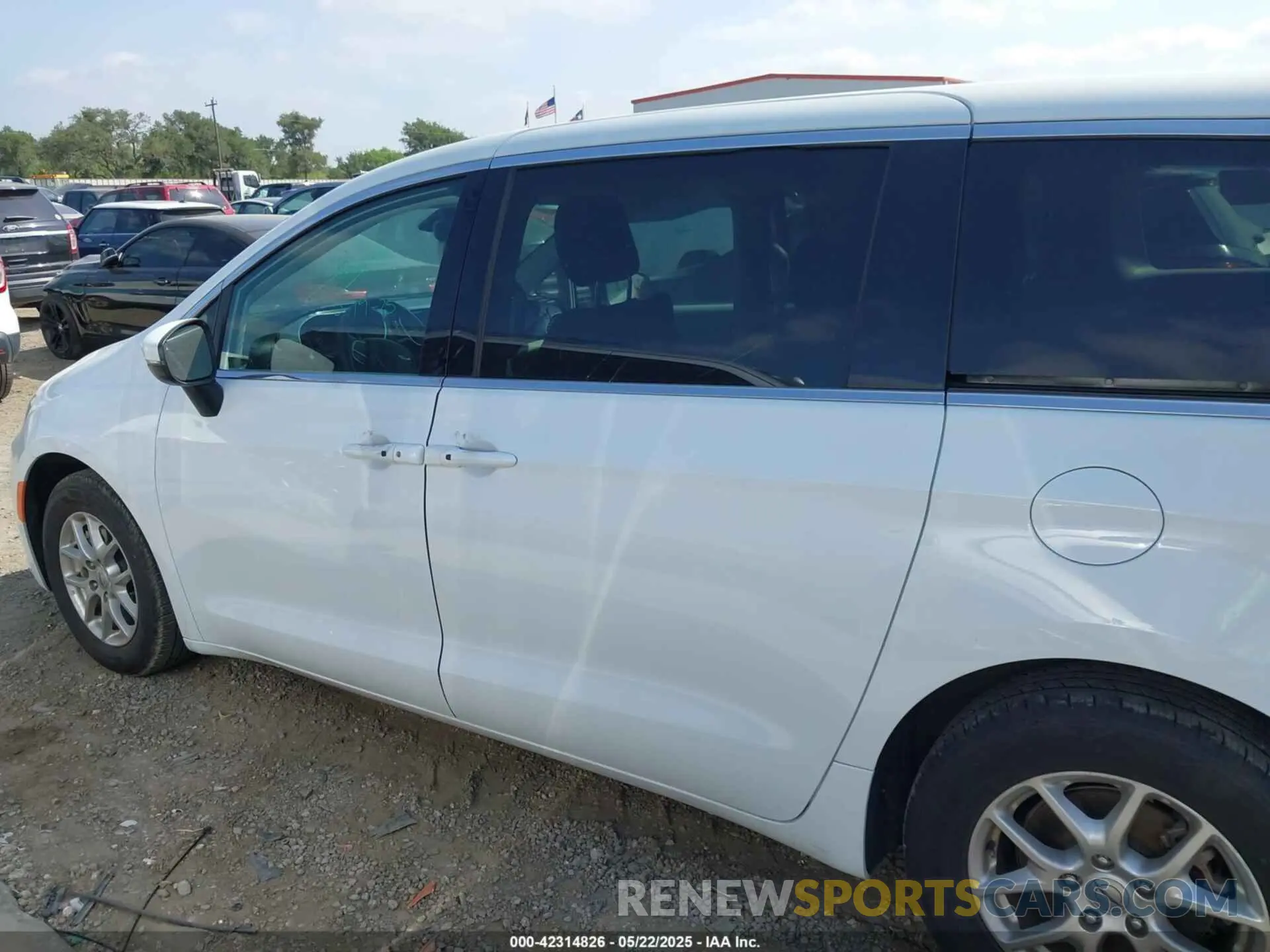 14 Photograph of a damaged car 2C4RC1BG0PR616490 CHRYSLER PACIFICA 2023