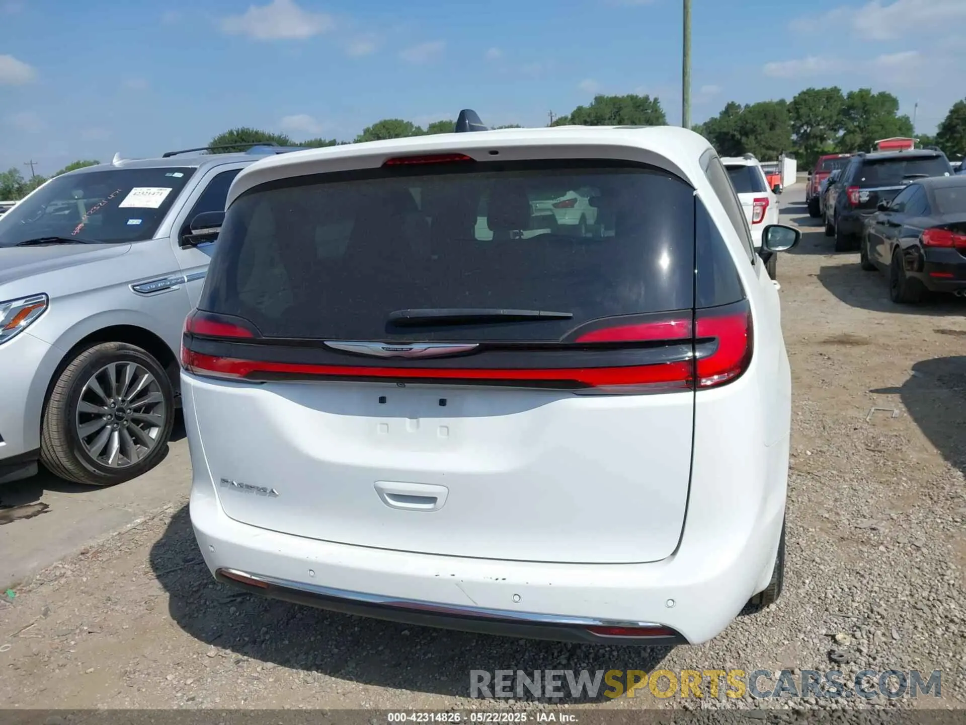 16 Photograph of a damaged car 2C4RC1BG0PR616490 CHRYSLER PACIFICA 2023