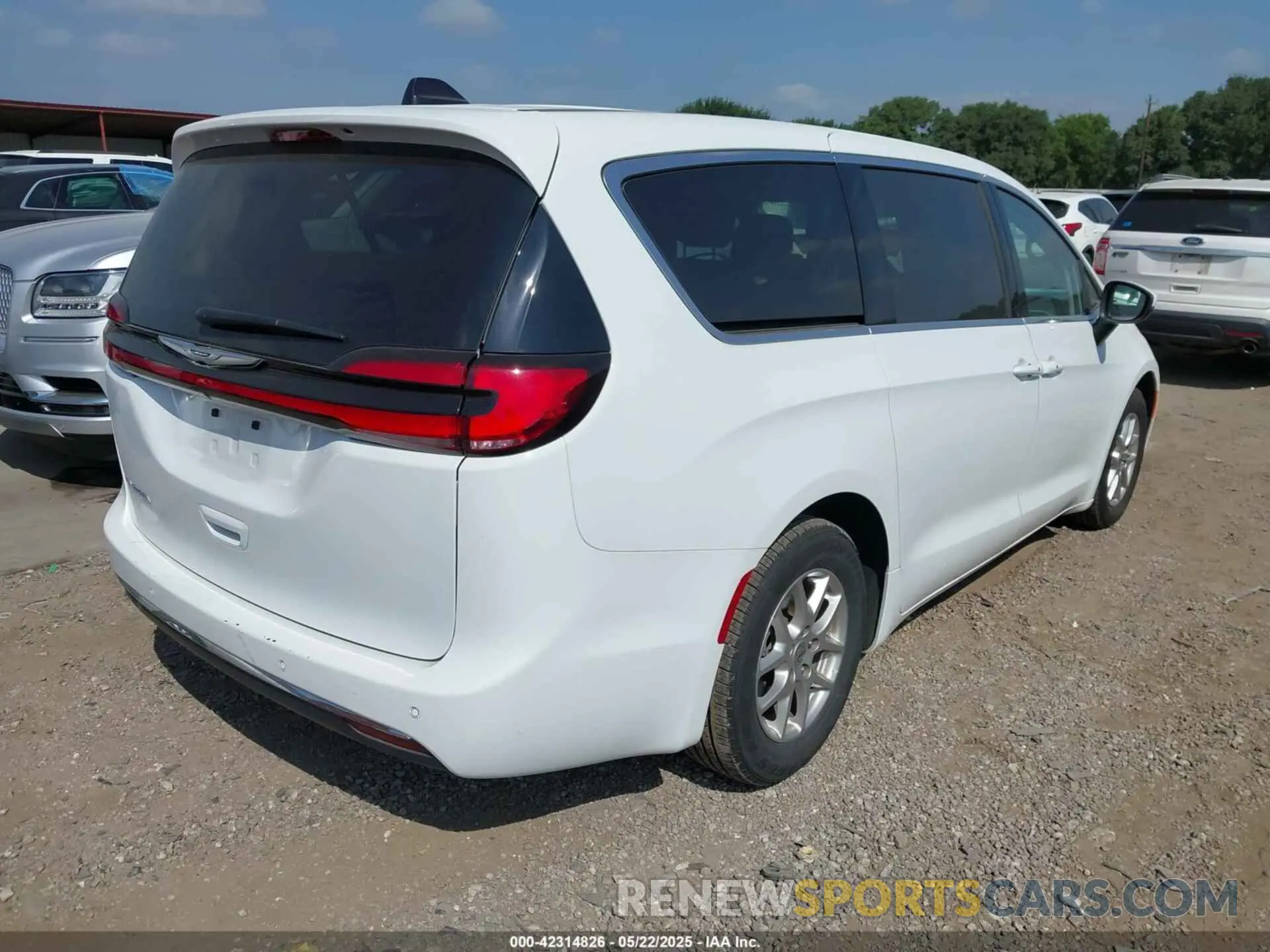 4 Photograph of a damaged car 2C4RC1BG0PR616490 CHRYSLER PACIFICA 2023