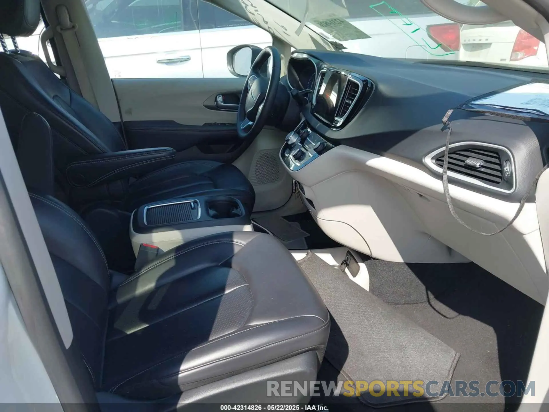 5 Photograph of a damaged car 2C4RC1BG0PR616490 CHRYSLER PACIFICA 2023