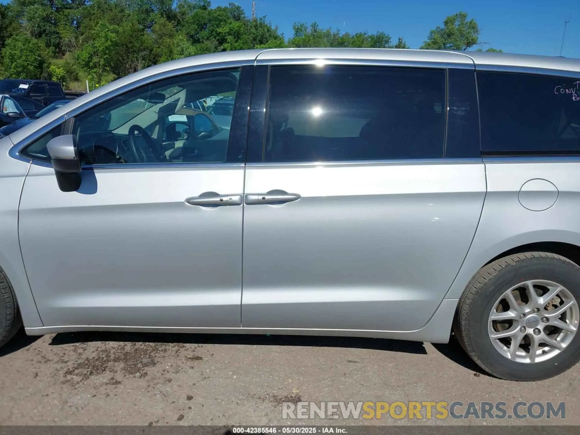 14 Photograph of a damaged car 2C4RC1BG0PR621270 CHRYSLER PACIFICA 2023
