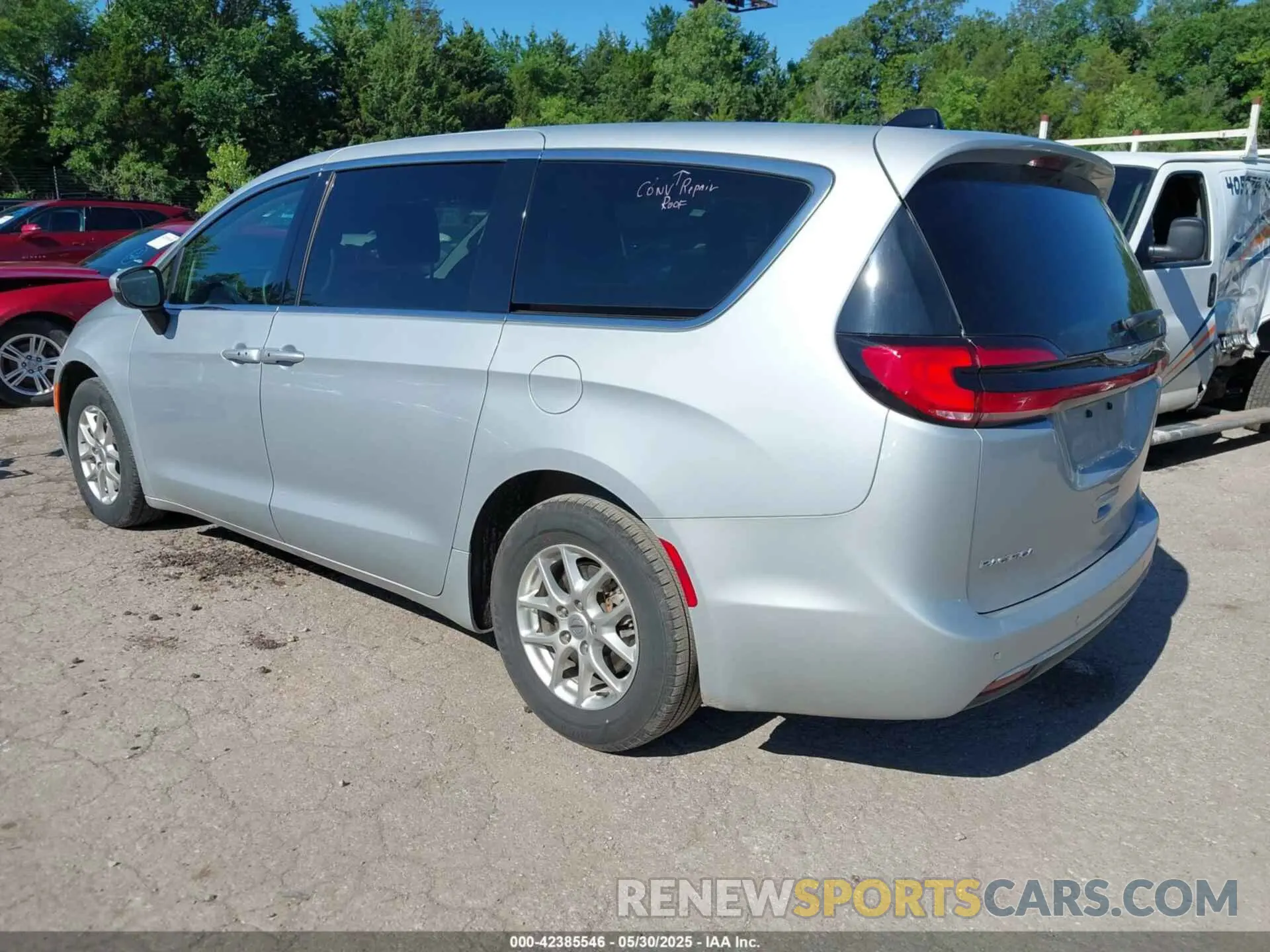 3 Photograph of a damaged car 2C4RC1BG0PR621270 CHRYSLER PACIFICA 2023