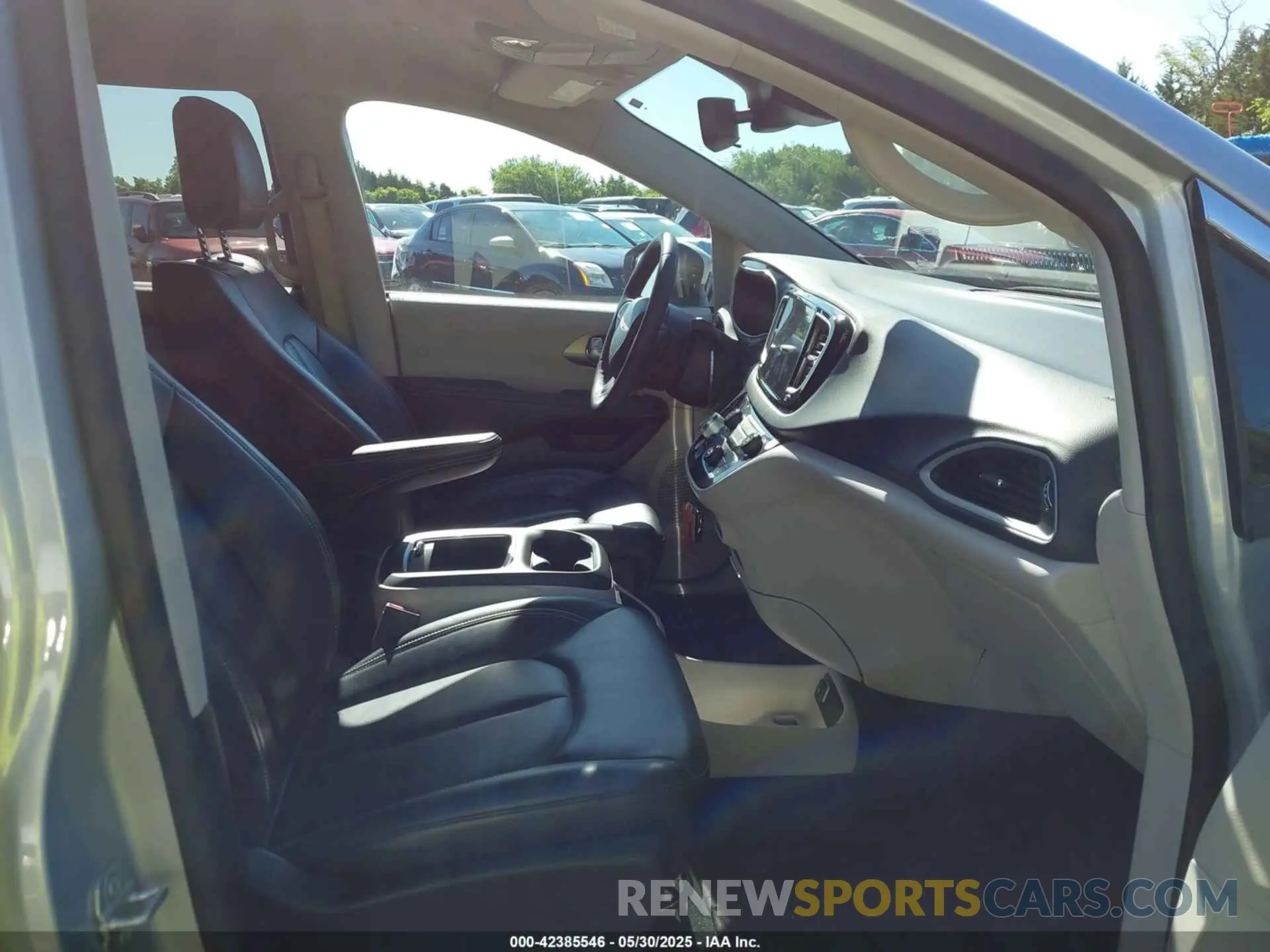 5 Photograph of a damaged car 2C4RC1BG0PR621270 CHRYSLER PACIFICA 2023
