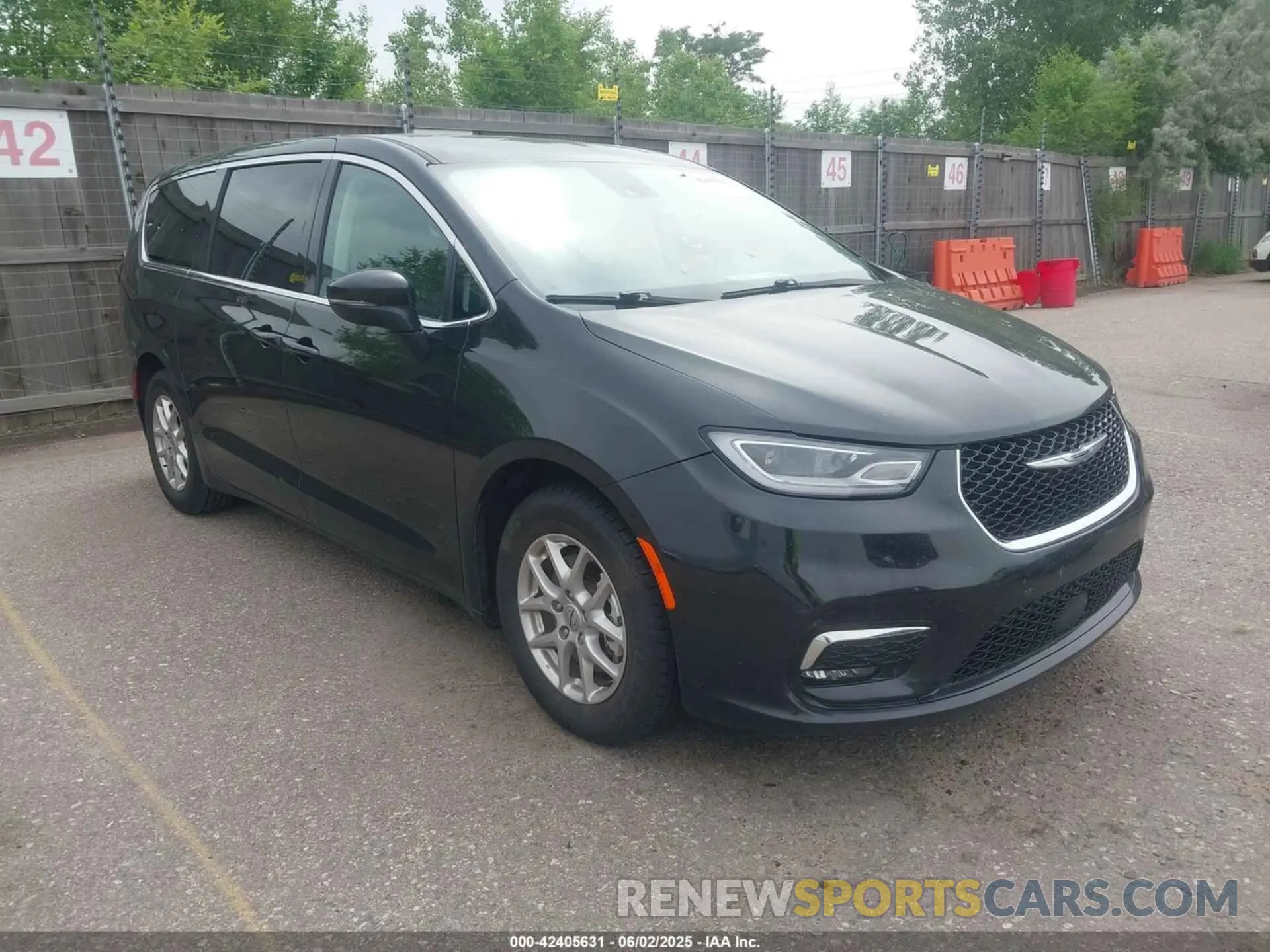1 Photograph of a damaged car 2C4RC1BG0PR624444 CHRYSLER PACIFICA 2023