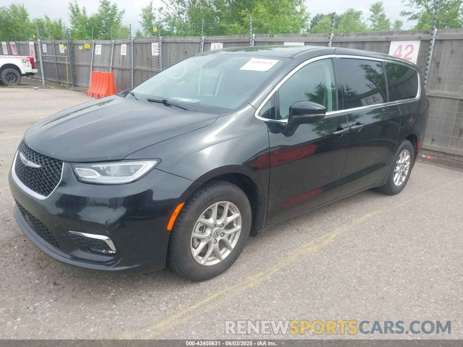 2 Photograph of a damaged car 2C4RC1BG0PR624444 CHRYSLER PACIFICA 2023