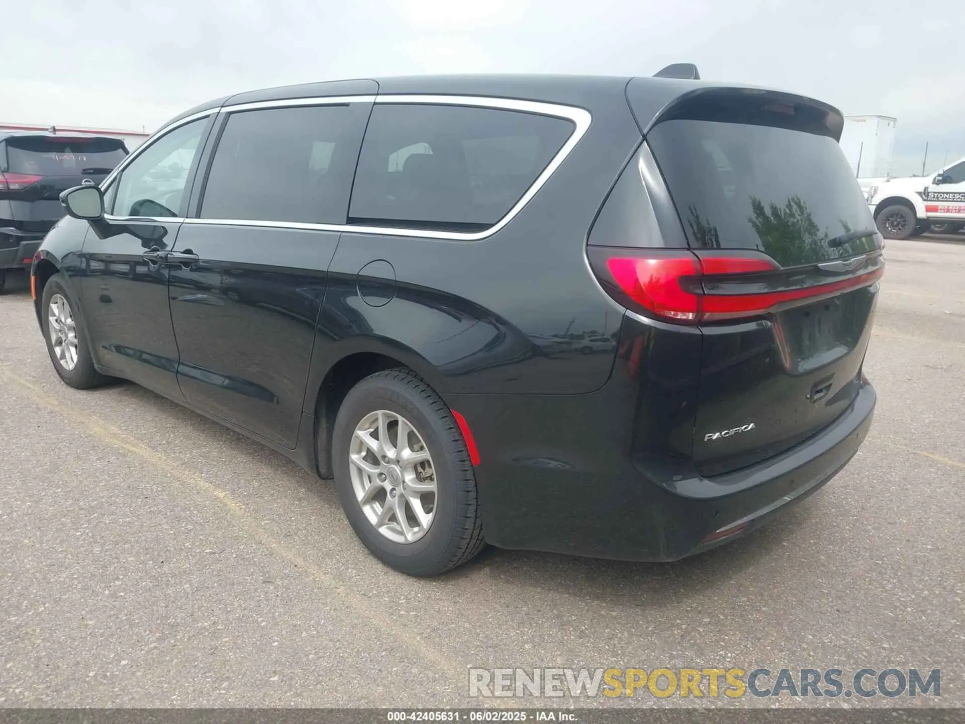 3 Photograph of a damaged car 2C4RC1BG0PR624444 CHRYSLER PACIFICA 2023