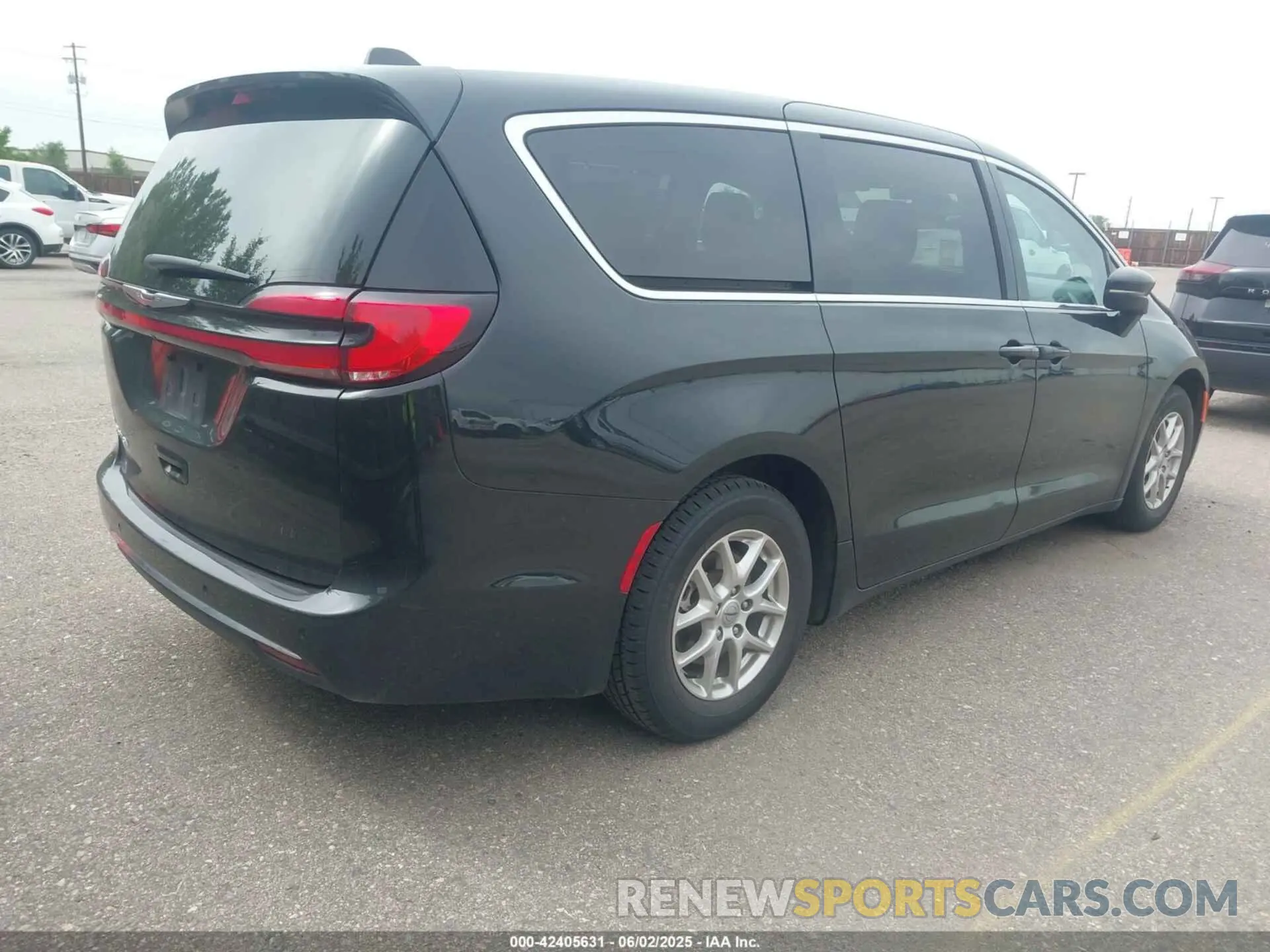 4 Photograph of a damaged car 2C4RC1BG0PR624444 CHRYSLER PACIFICA 2023
