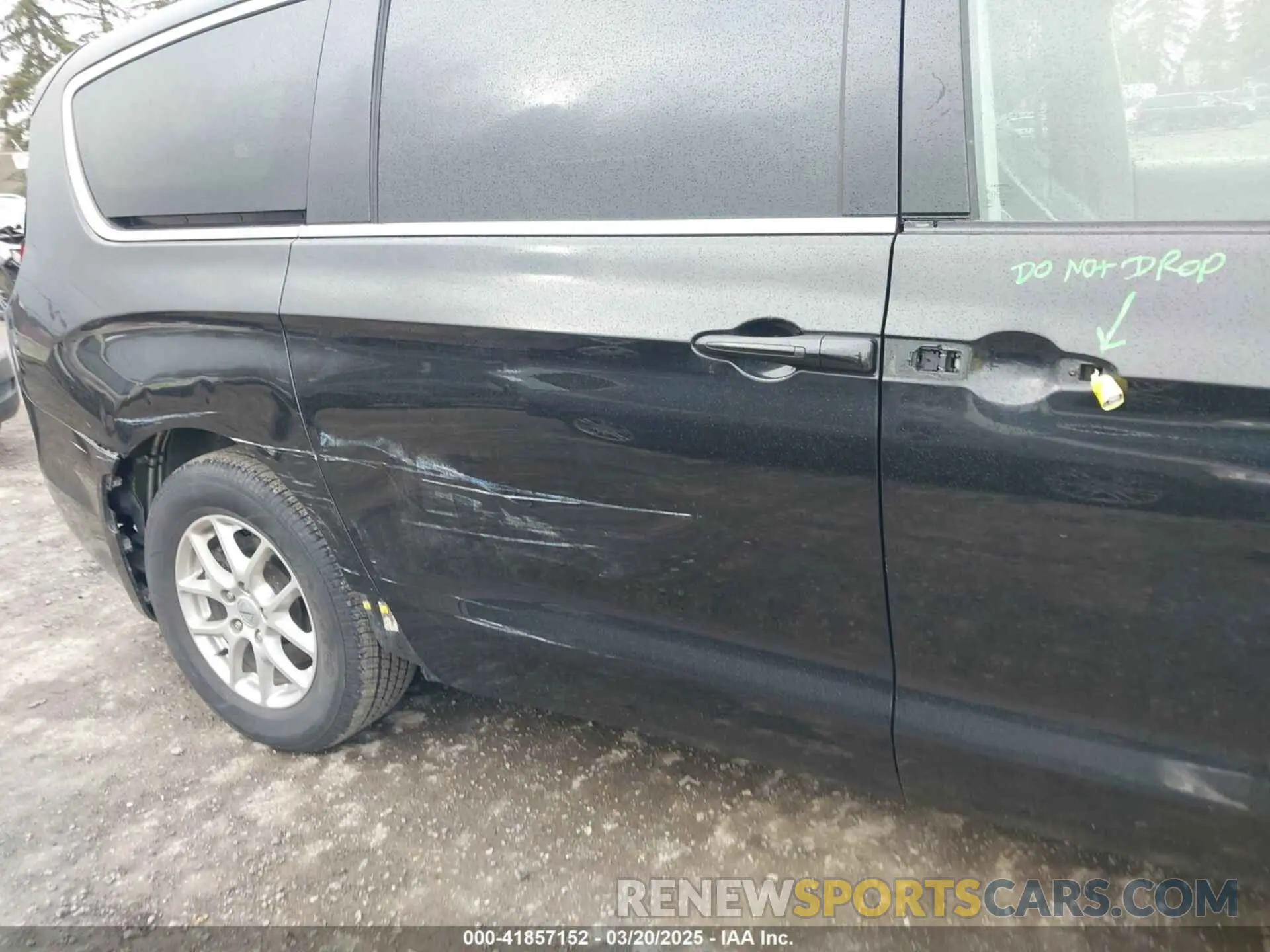 6 Photograph of a damaged car 2C4RC1BG0PR625237 CHRYSLER PACIFICA 2023