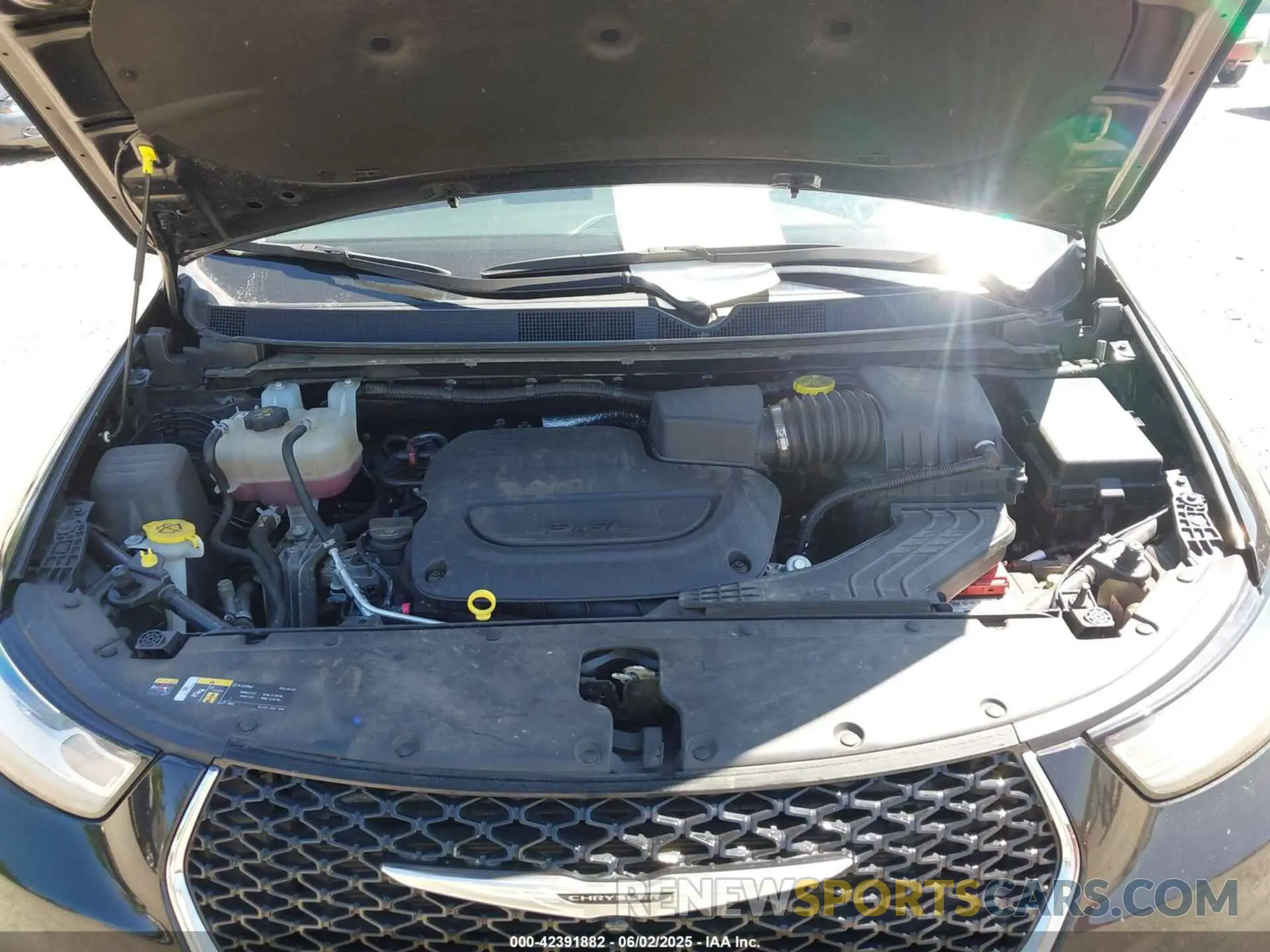 10 Photograph of a damaged car 2C4RC1BG1PR509366 CHRYSLER PACIFICA 2023