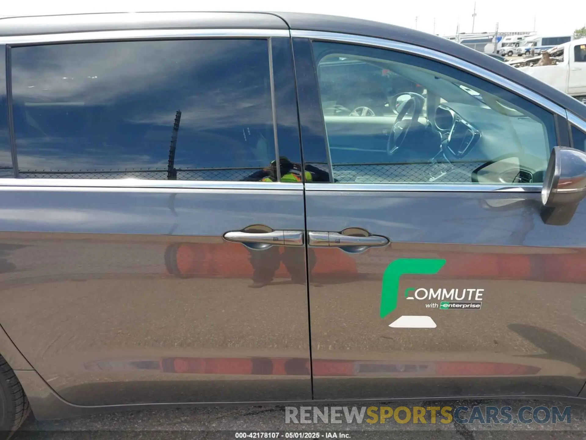 13 Photograph of a damaged car 2C4RC1BG1PR536602 CHRYSLER PACIFICA 2023