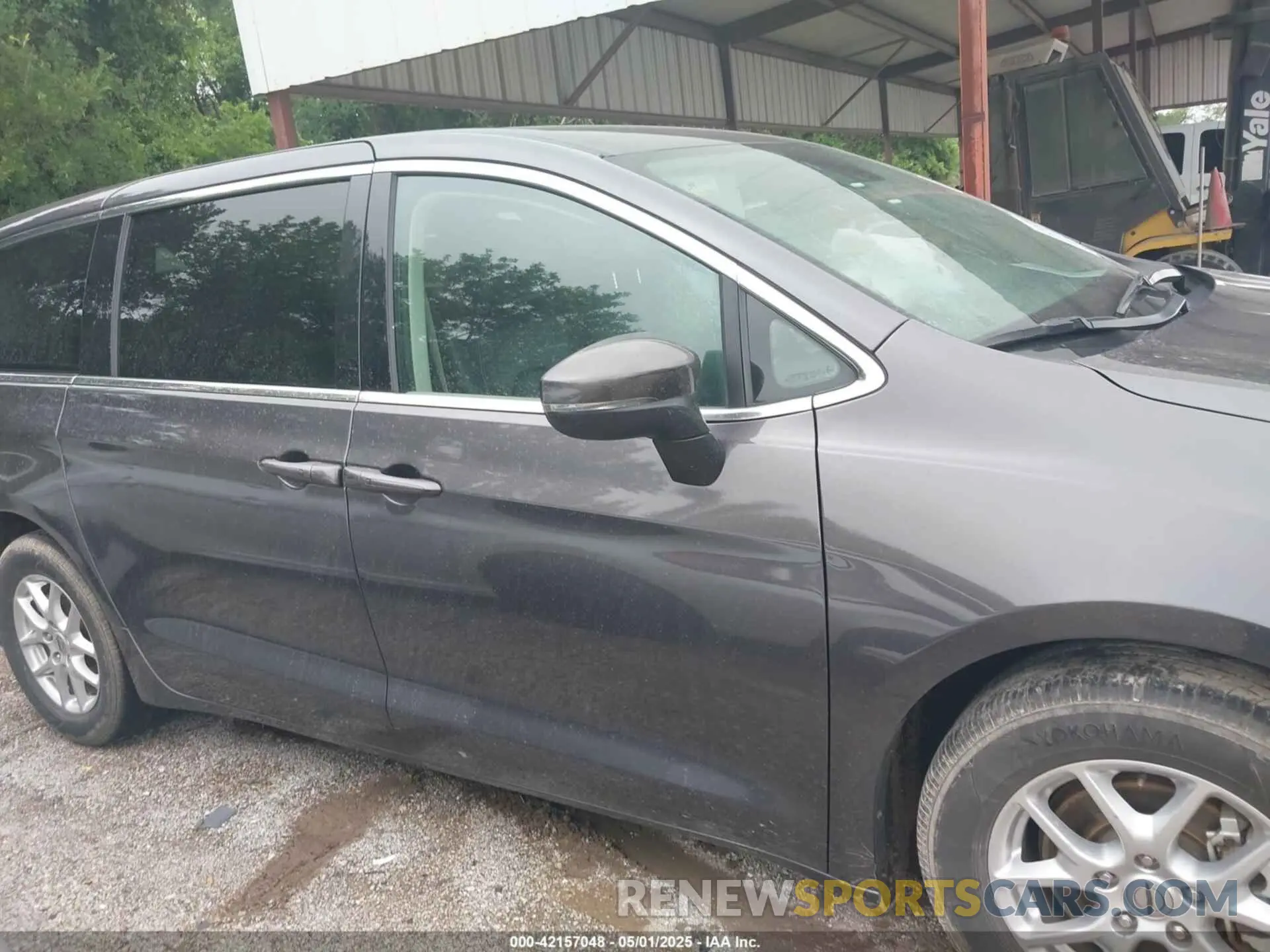 13 Photograph of a damaged car 2C4RC1BG1PR547261 CHRYSLER PACIFICA 2023