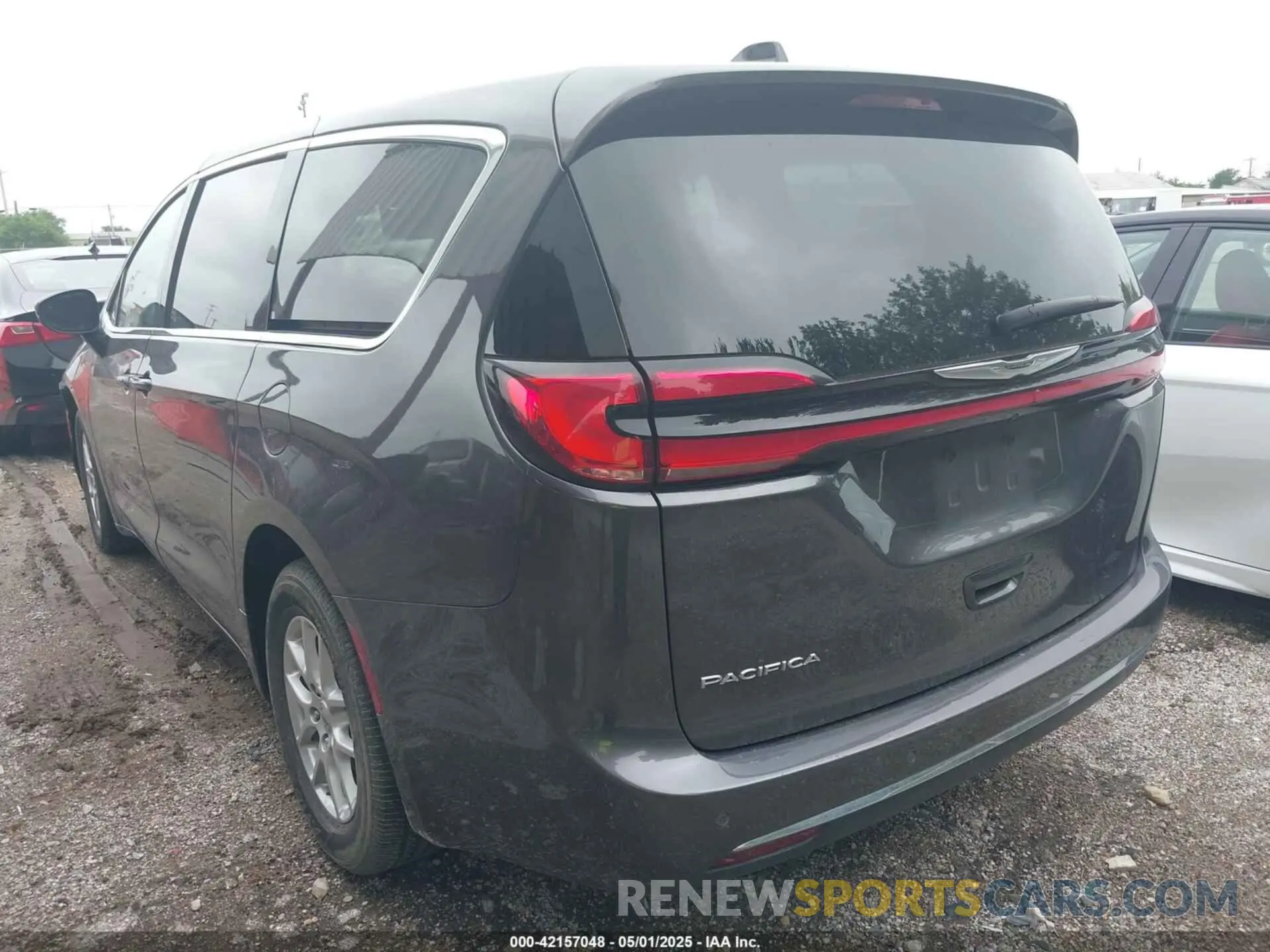 3 Photograph of a damaged car 2C4RC1BG1PR547261 CHRYSLER PACIFICA 2023