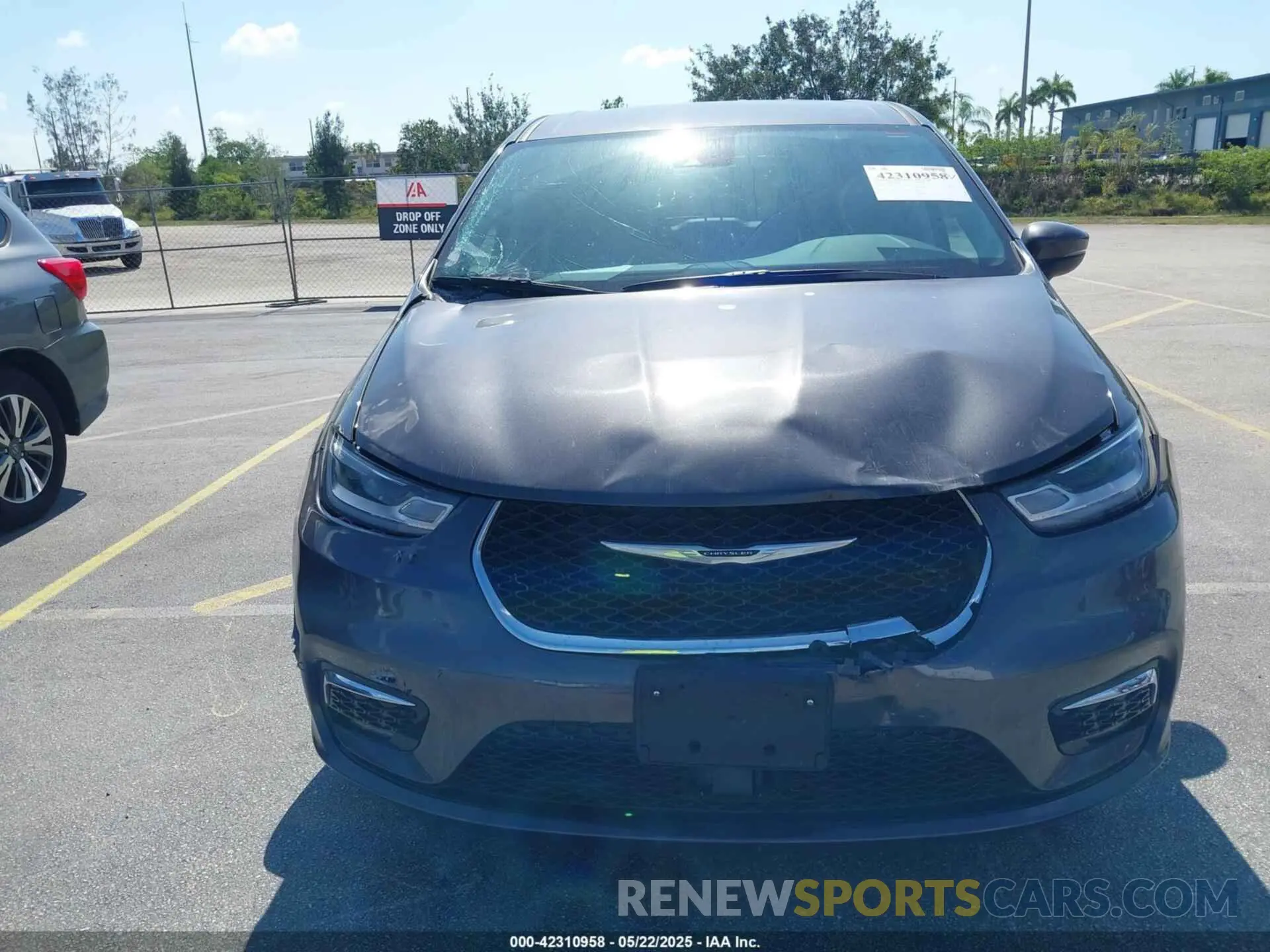 17 Photograph of a damaged car 2C4RC1BG1PR587193 CHRYSLER PACIFICA 2023