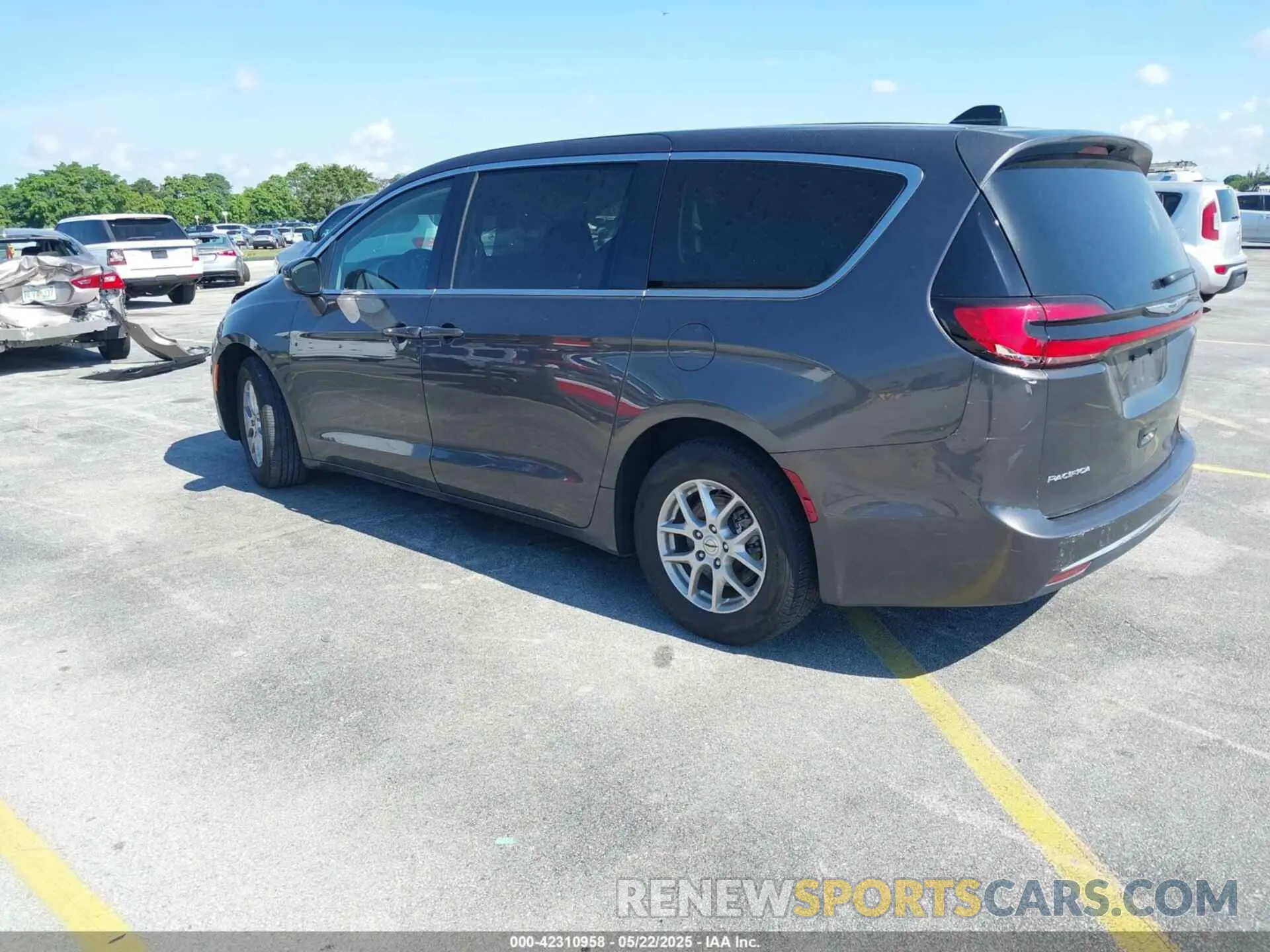 3 Photograph of a damaged car 2C4RC1BG1PR587193 CHRYSLER PACIFICA 2023