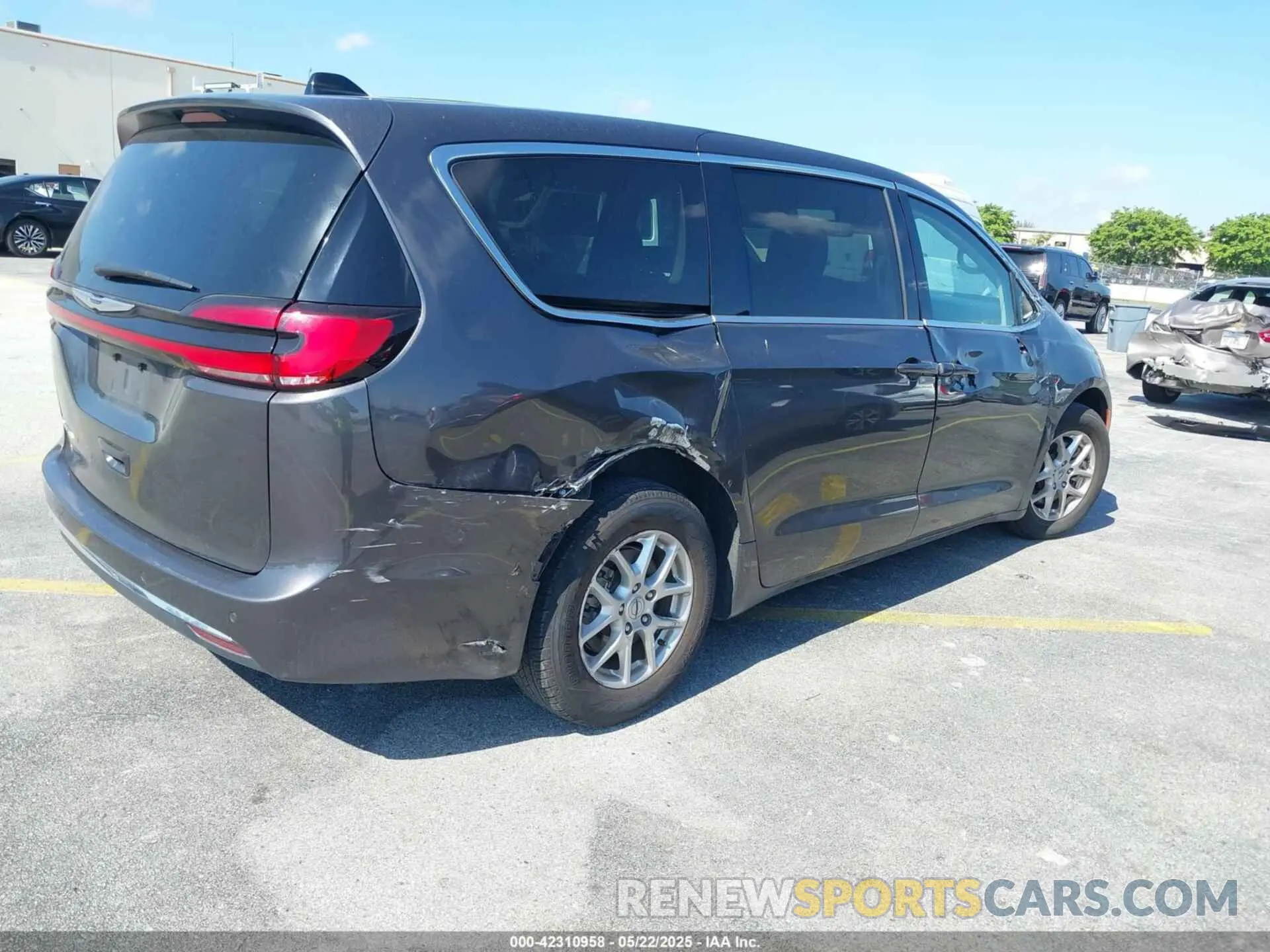 4 Photograph of a damaged car 2C4RC1BG1PR587193 CHRYSLER PACIFICA 2023