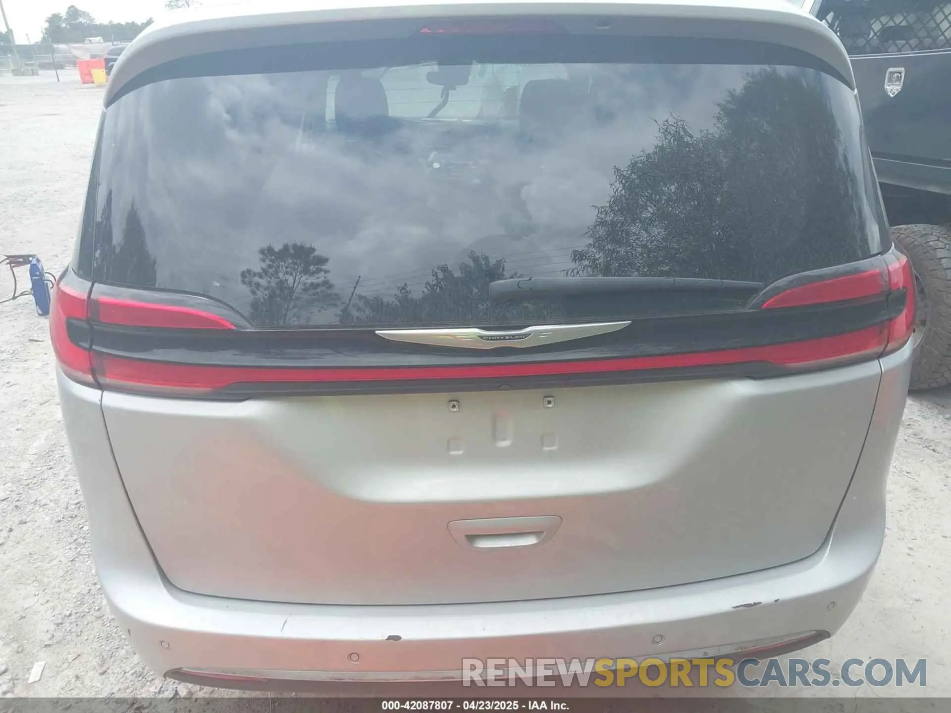 16 Photograph of a damaged car 2C4RC1BG1PR620094 CHRYSLER PACIFICA 2023