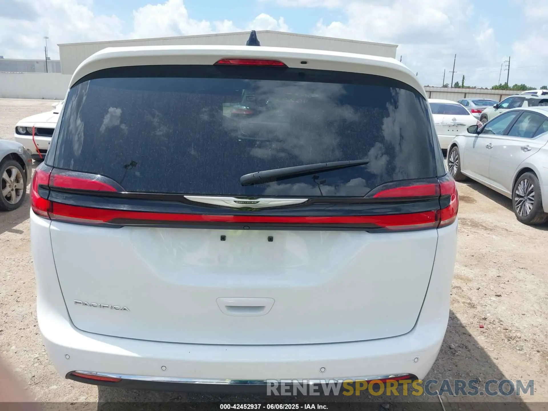 16 Photograph of a damaged car 2C4RC1BG1PR620662 CHRYSLER PACIFICA 2023