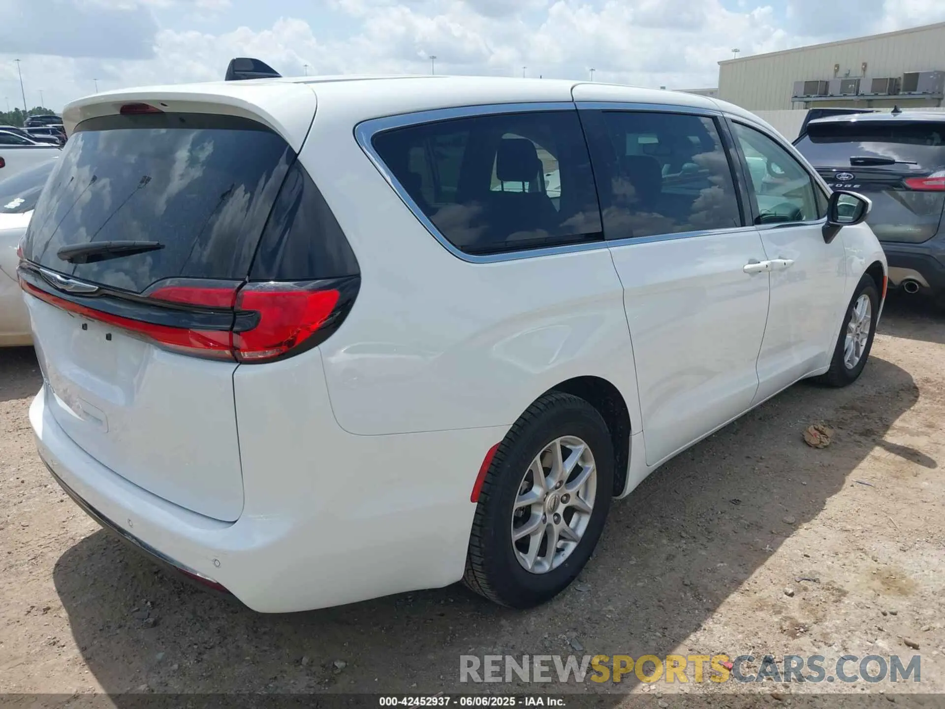 4 Photograph of a damaged car 2C4RC1BG1PR620662 CHRYSLER PACIFICA 2023