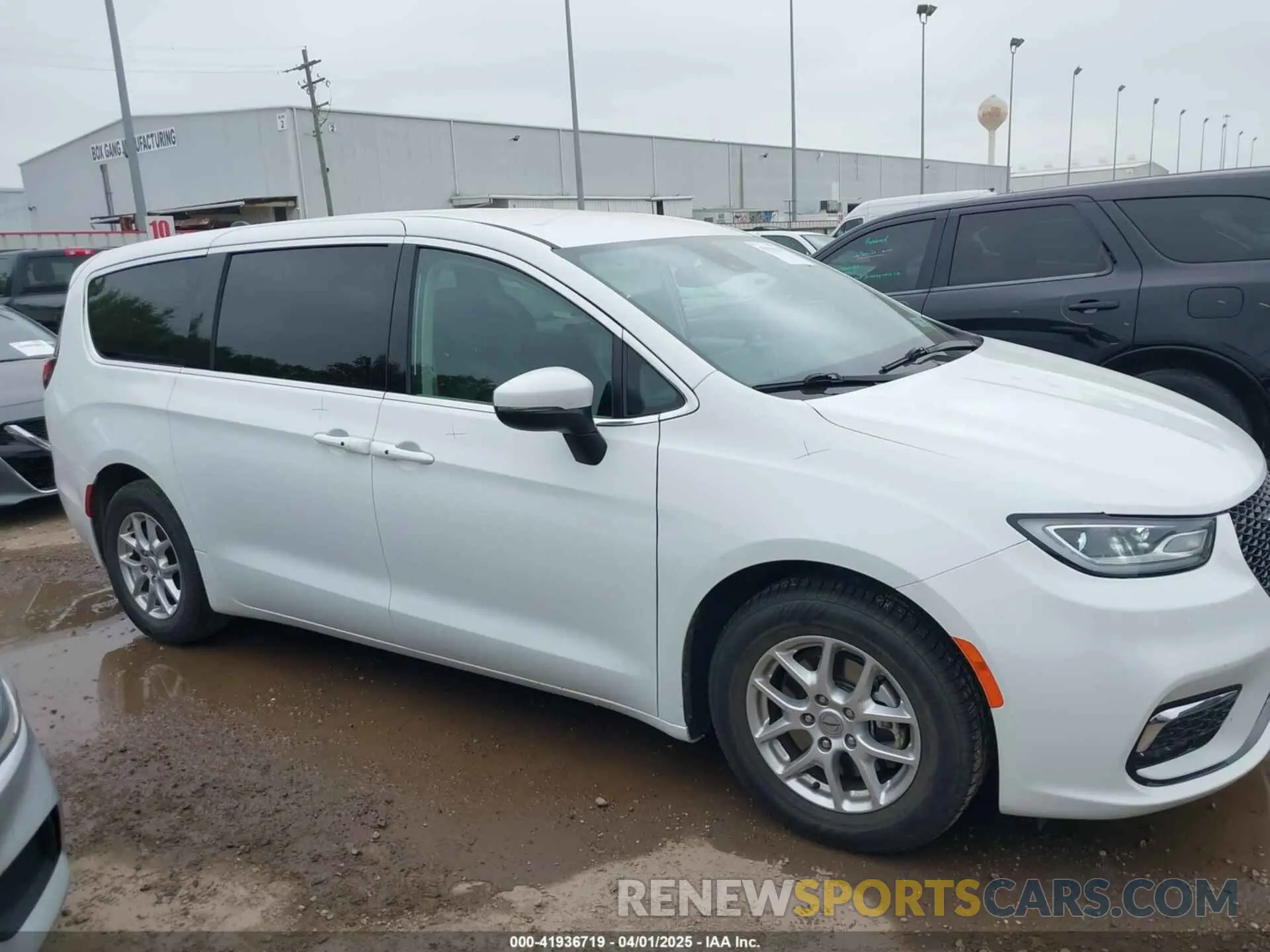 13 Photograph of a damaged car 2C4RC1BG1PR624632 CHRYSLER PACIFICA 2023