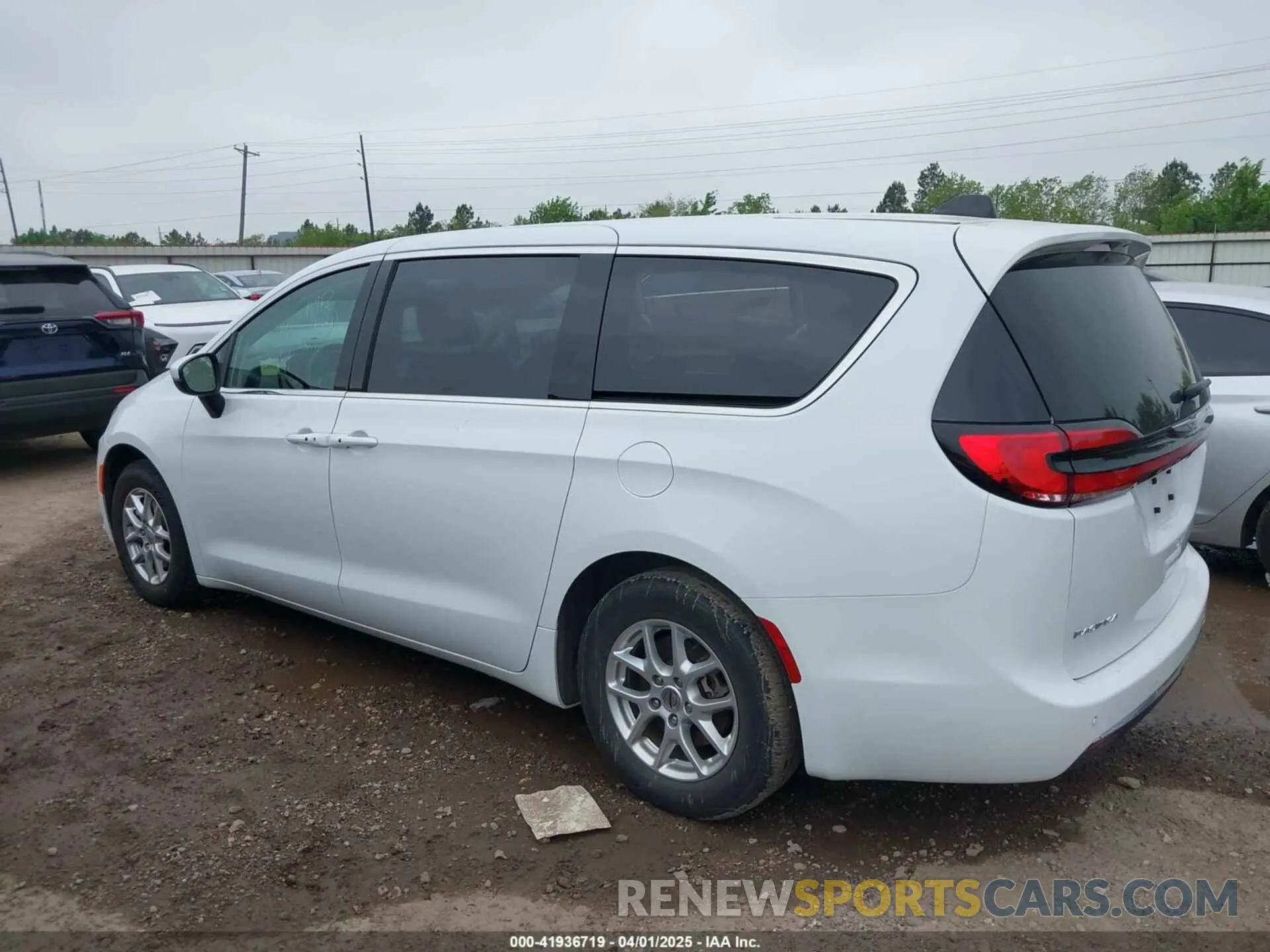 14 Photograph of a damaged car 2C4RC1BG1PR624632 CHRYSLER PACIFICA 2023