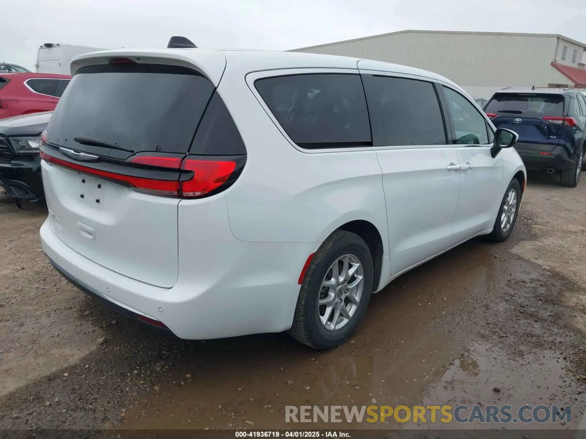 4 Photograph of a damaged car 2C4RC1BG1PR624632 CHRYSLER PACIFICA 2023