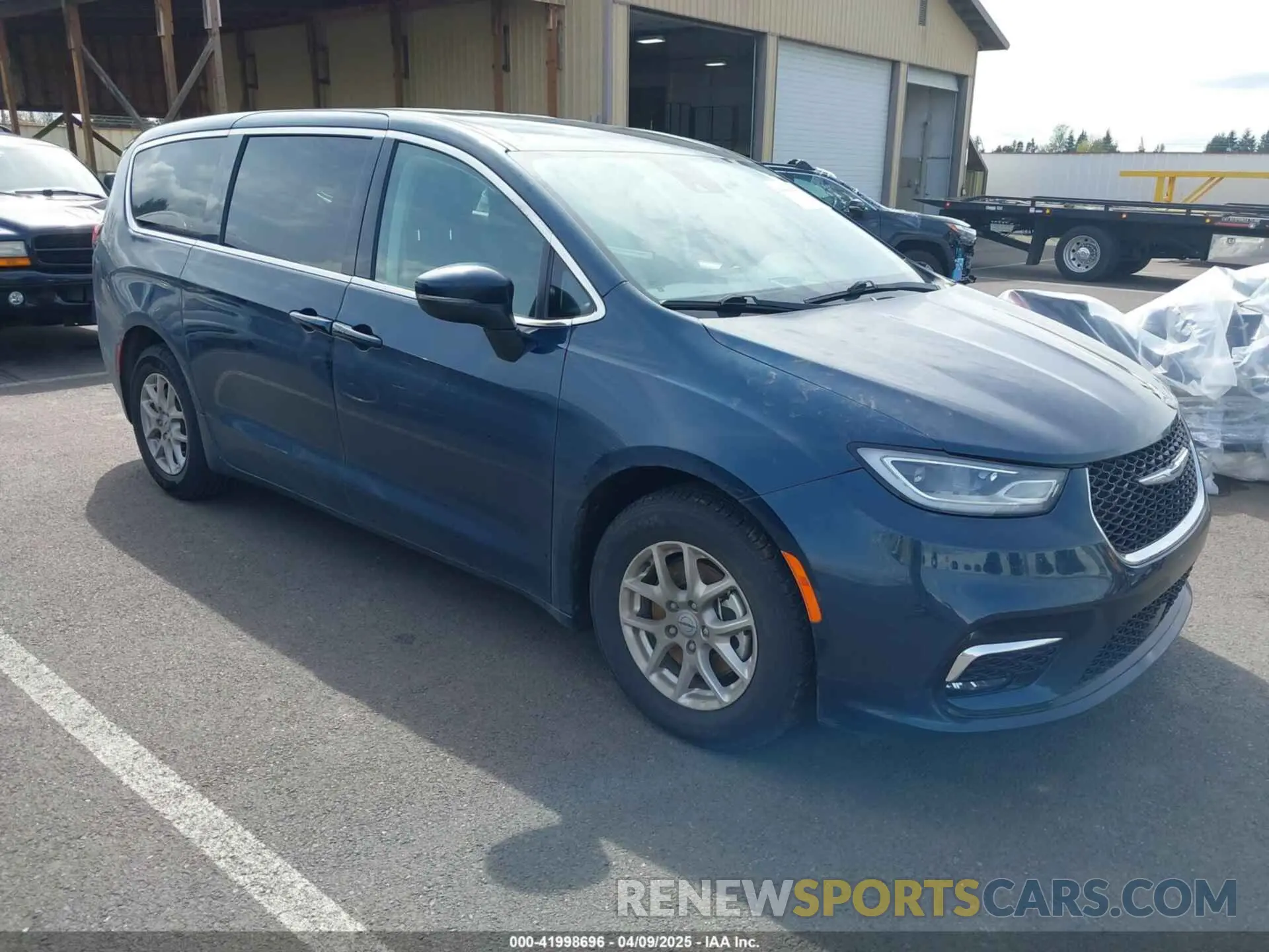 1 Photograph of a damaged car 2C4RC1BG1PR631967 CHRYSLER PACIFICA 2023