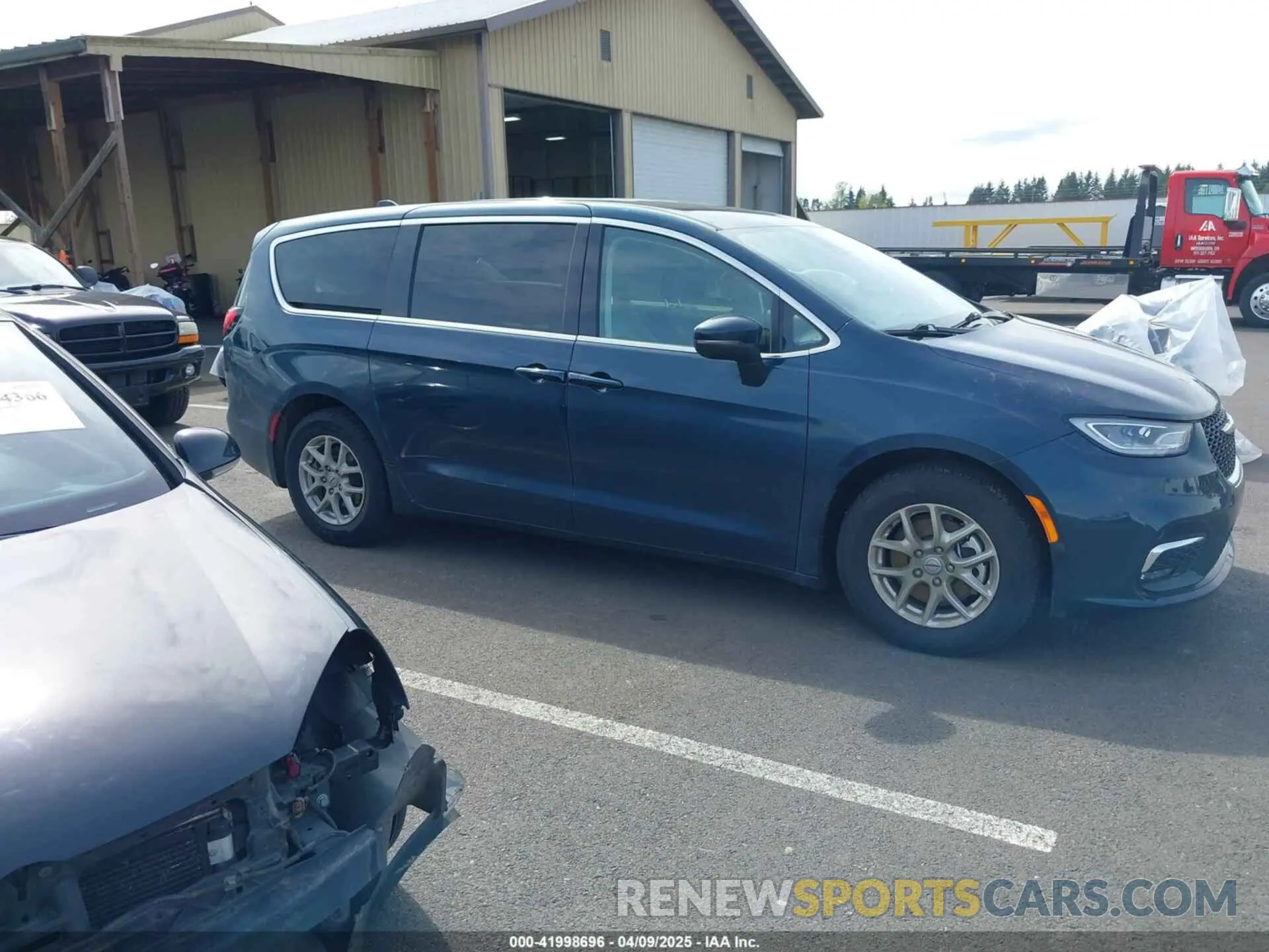 13 Photograph of a damaged car 2C4RC1BG1PR631967 CHRYSLER PACIFICA 2023