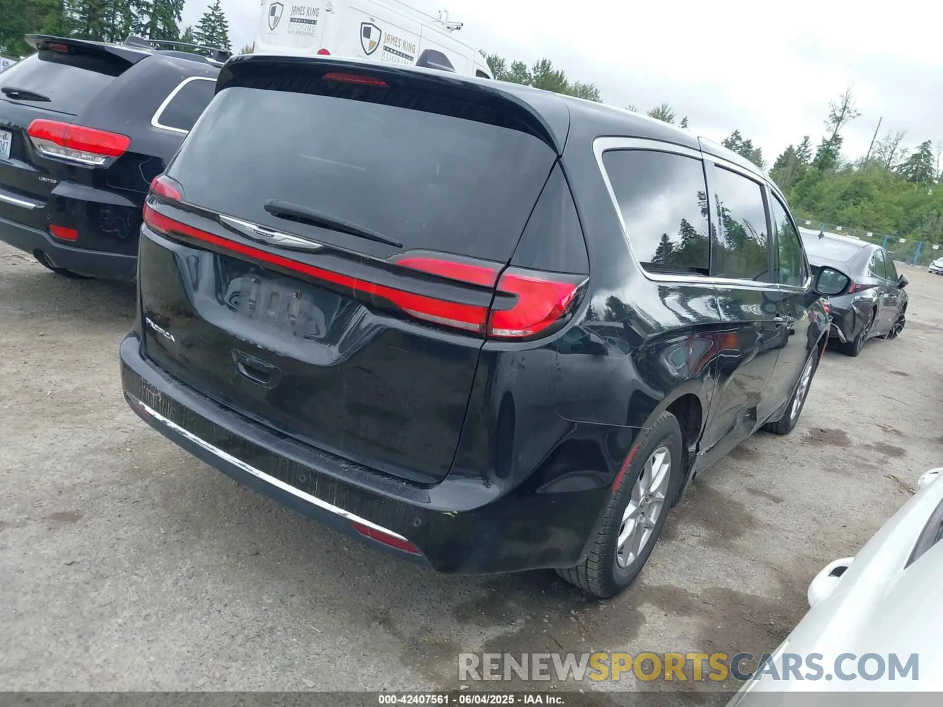 4 Photograph of a damaged car 2C4RC1BG2PR534793 CHRYSLER PACIFICA 2023
