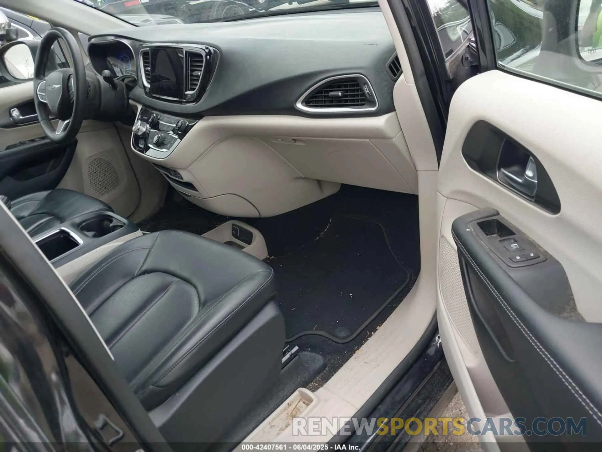 5 Photograph of a damaged car 2C4RC1BG2PR534793 CHRYSLER PACIFICA 2023
