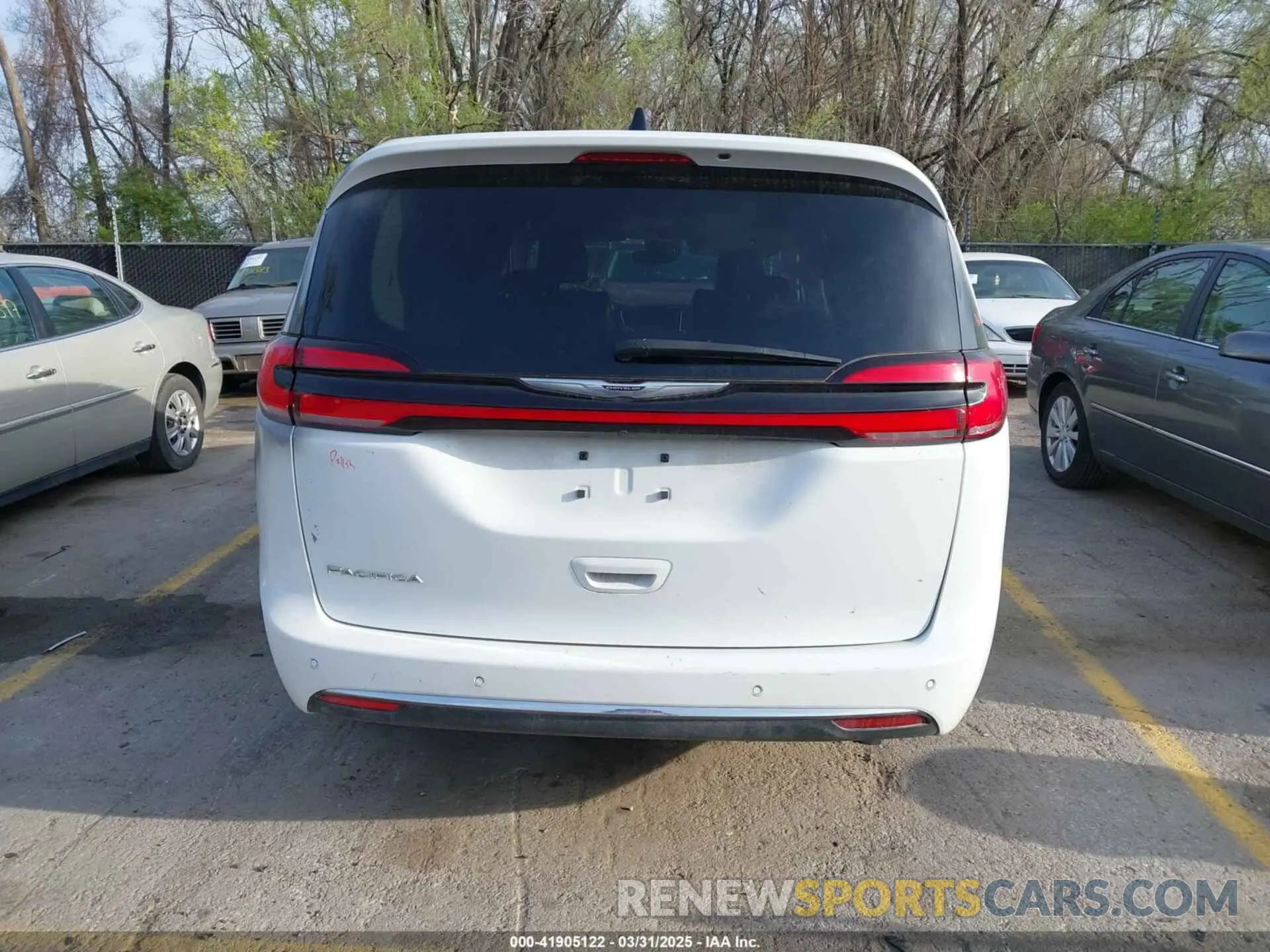 16 Photograph of a damaged car 2C4RC1BG2PR559838 CHRYSLER PACIFICA 2023