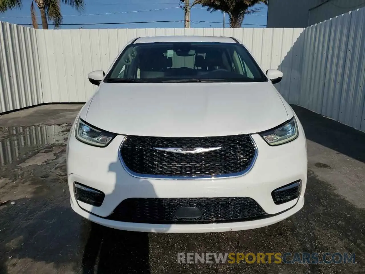 5 Photograph of a damaged car 2C4RC1BG2PR605894 CHRYSLER PACIFICA 2023