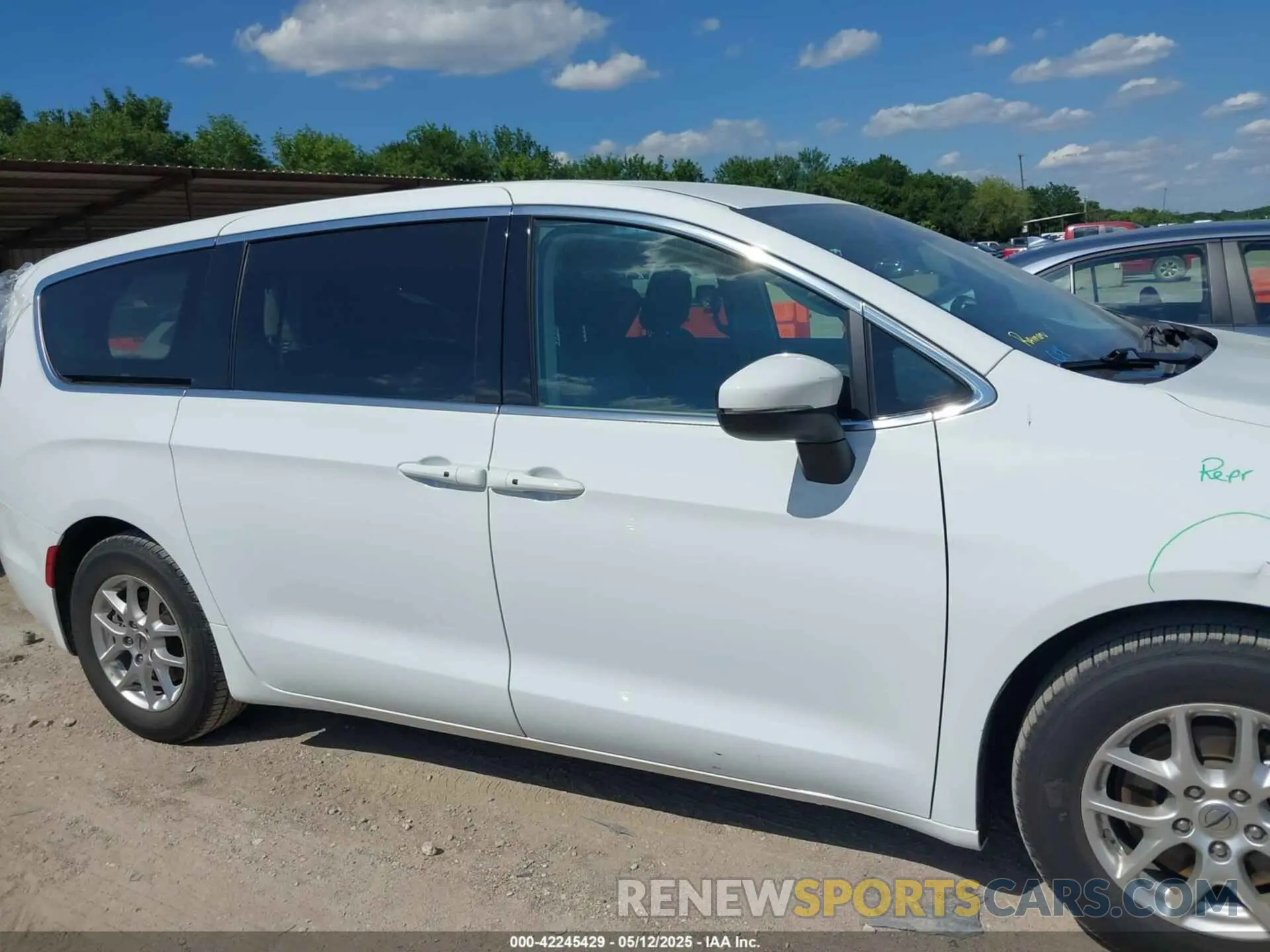 13 Photograph of a damaged car 2C4RC1BG2PR613185 CHRYSLER PACIFICA 2023