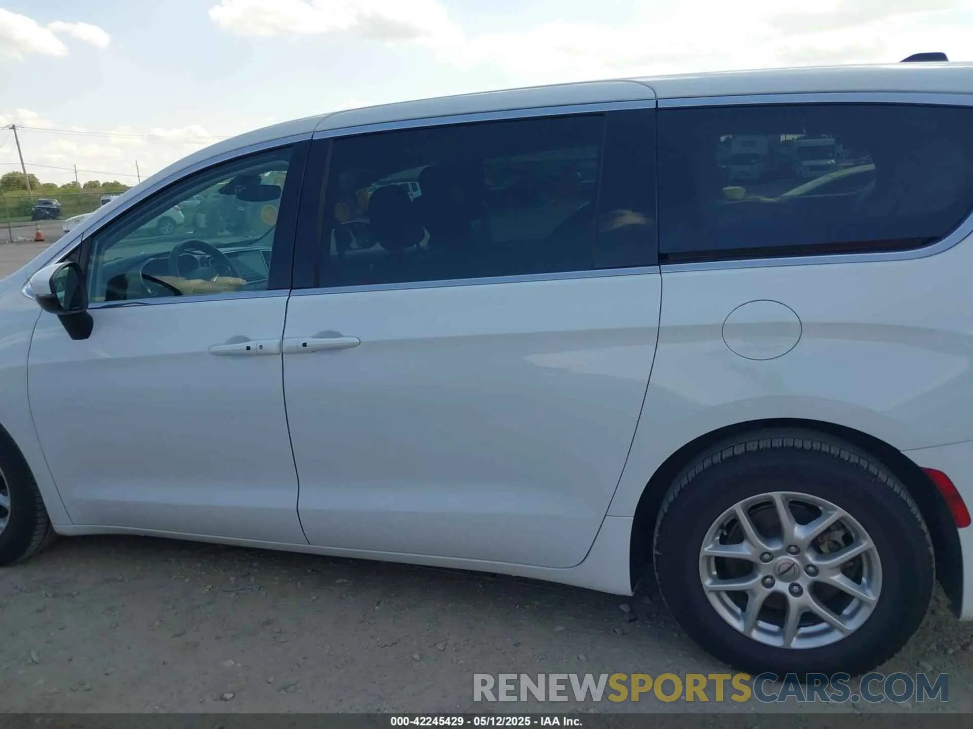 14 Photograph of a damaged car 2C4RC1BG2PR613185 CHRYSLER PACIFICA 2023