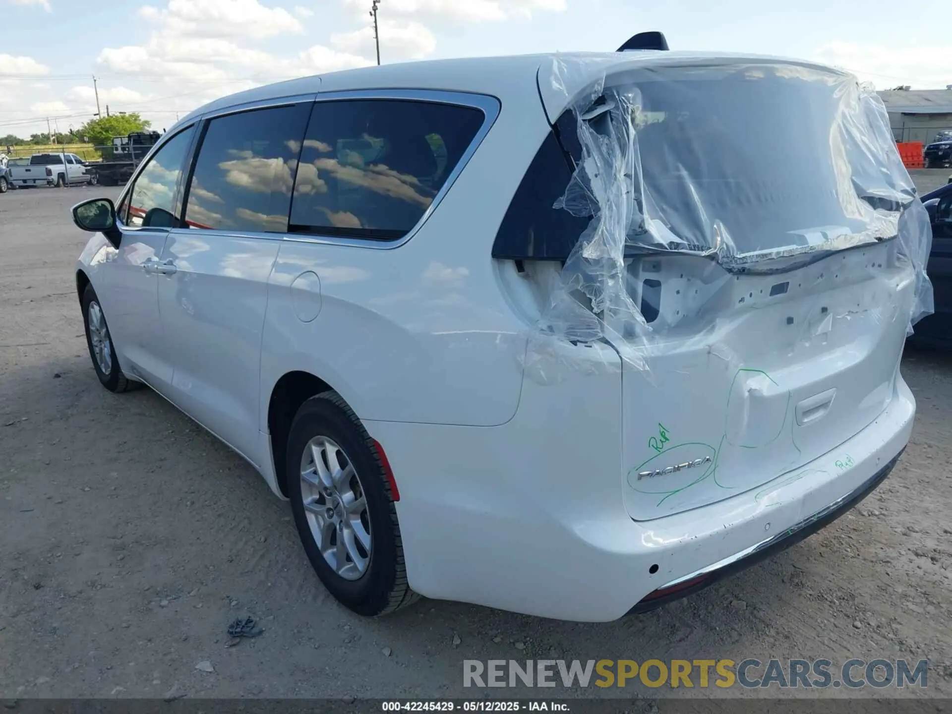 3 Photograph of a damaged car 2C4RC1BG2PR613185 CHRYSLER PACIFICA 2023