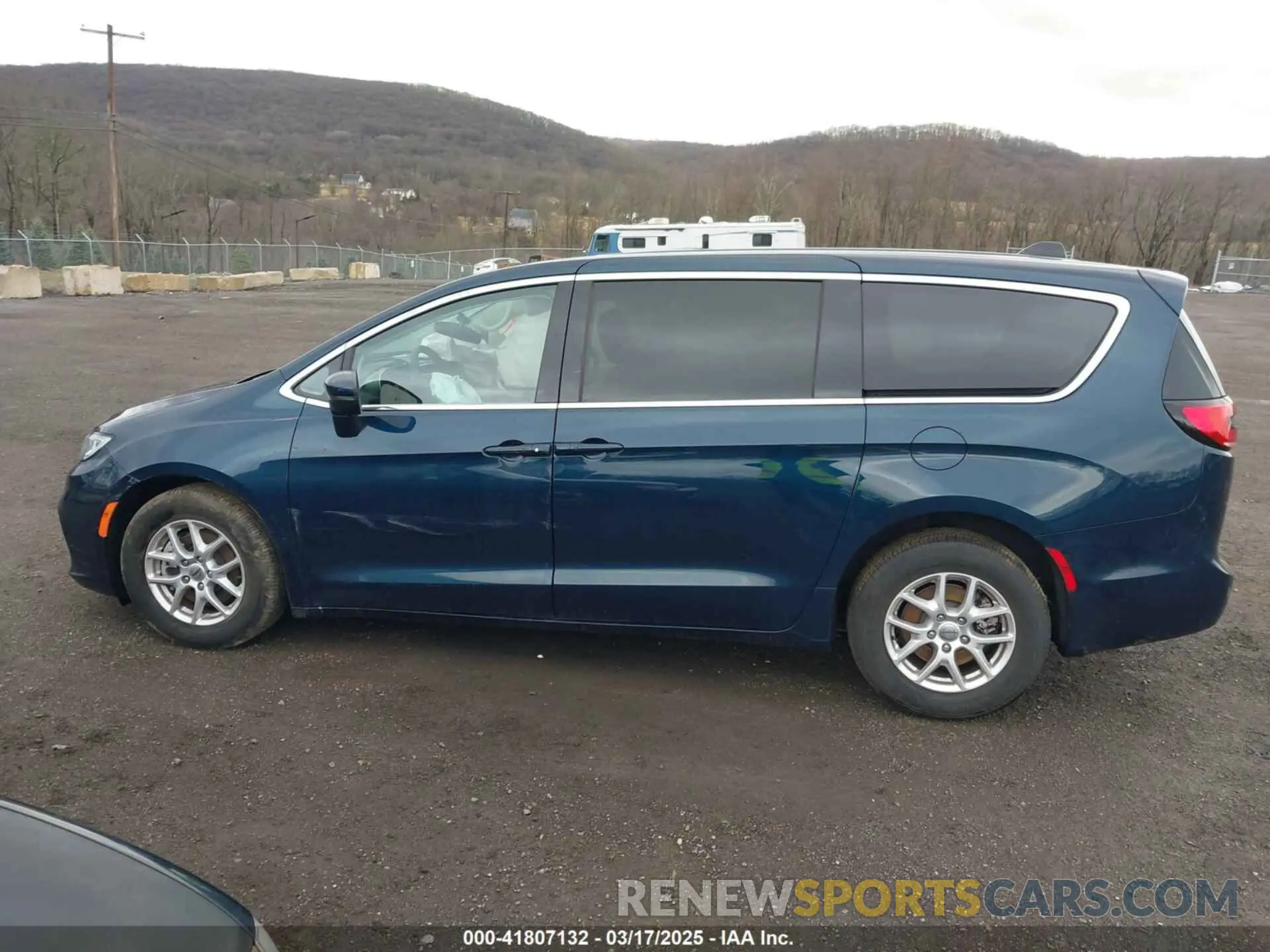 14 Photograph of a damaged car 2C4RC1BG3PR508168 CHRYSLER PACIFICA 2023