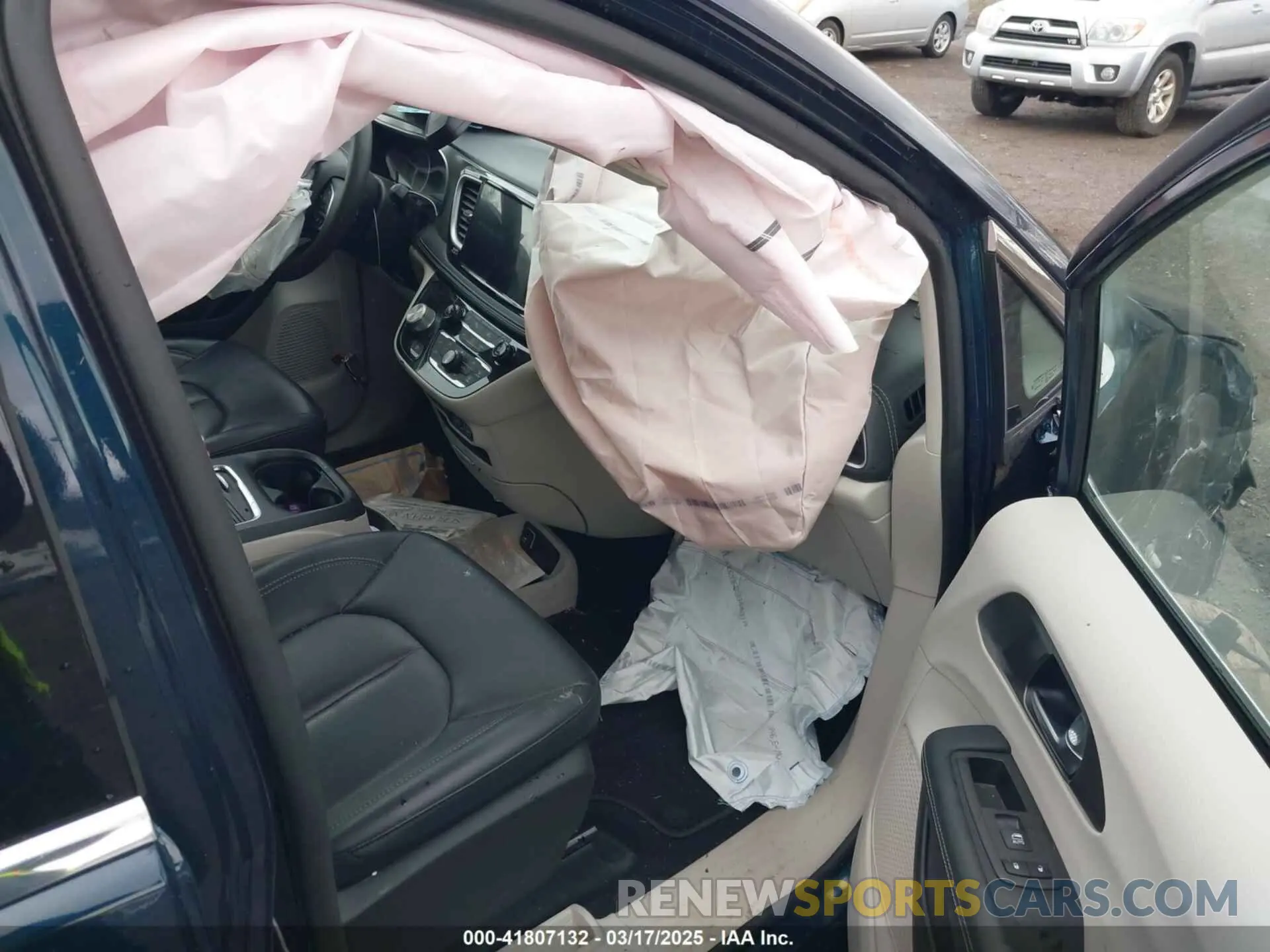 5 Photograph of a damaged car 2C4RC1BG3PR508168 CHRYSLER PACIFICA 2023