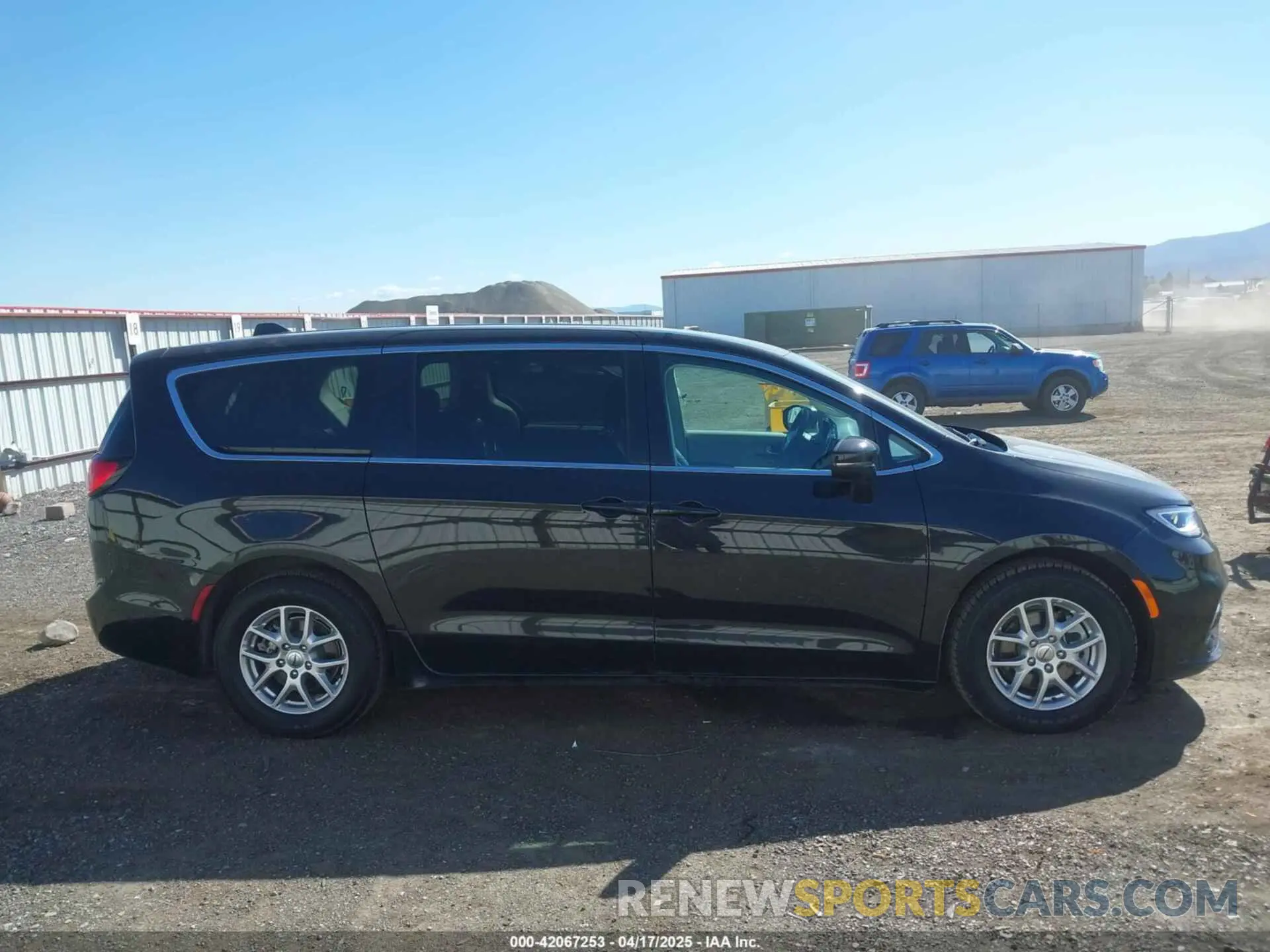 13 Photograph of a damaged car 2C4RC1BG3PR533863 CHRYSLER PACIFICA 2023