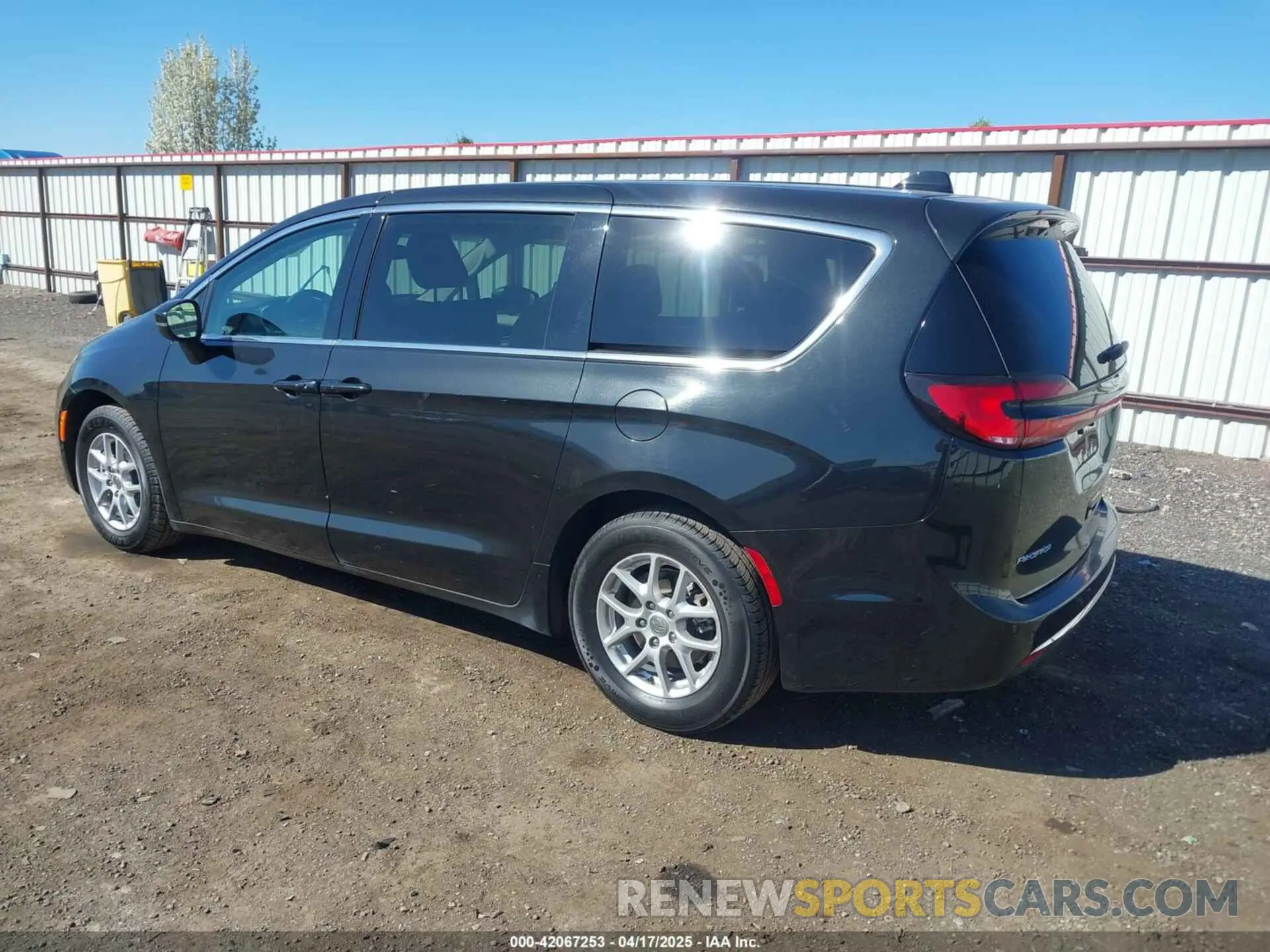 3 Photograph of a damaged car 2C4RC1BG3PR533863 CHRYSLER PACIFICA 2023