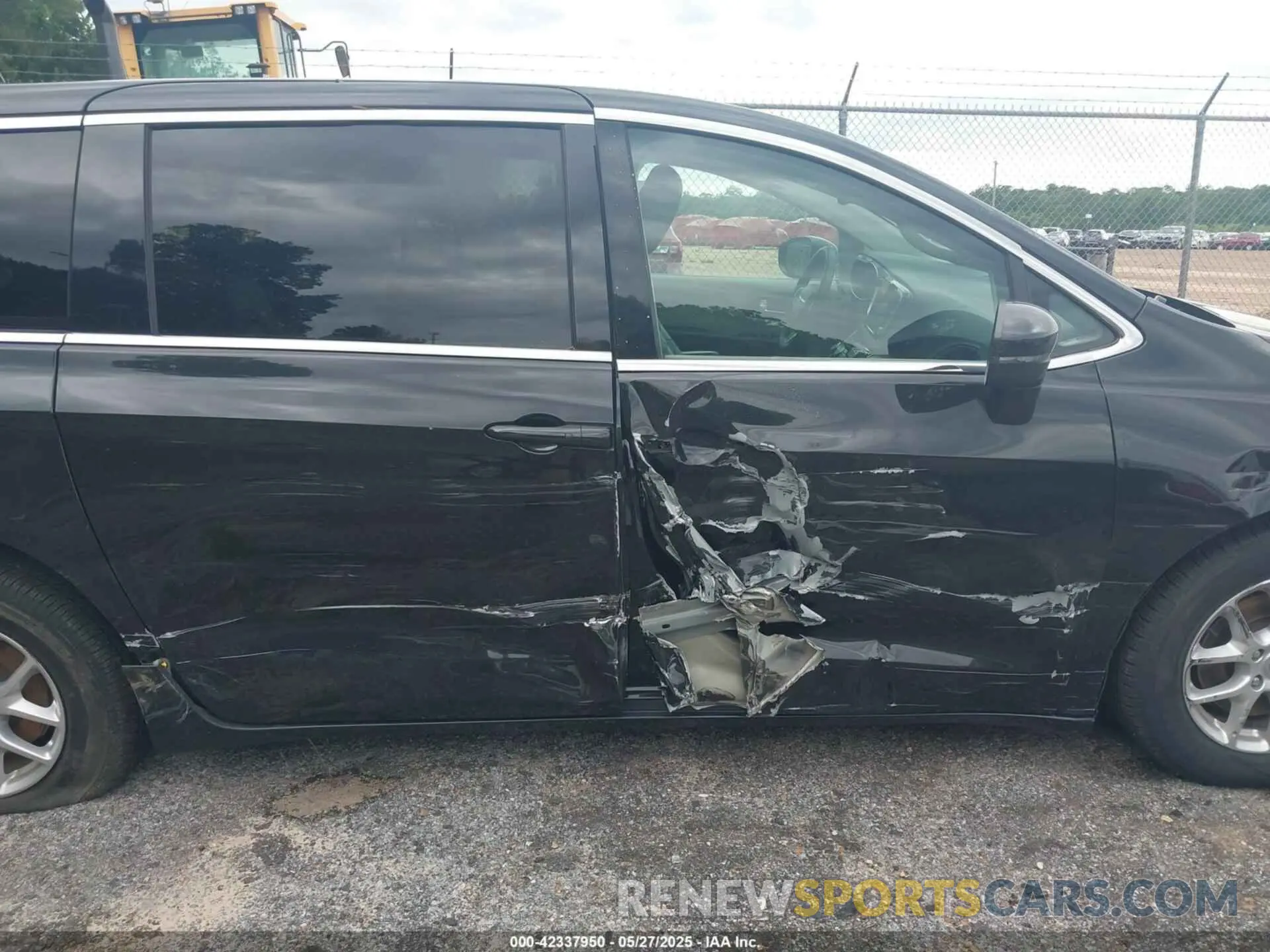 13 Photograph of a damaged car 2C4RC1BG3PR553045 CHRYSLER PACIFICA 2023