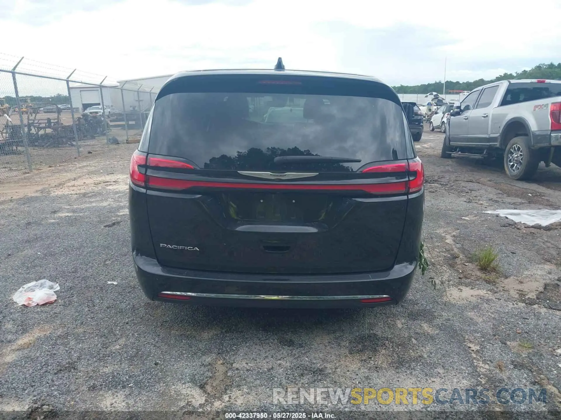 16 Photograph of a damaged car 2C4RC1BG3PR553045 CHRYSLER PACIFICA 2023