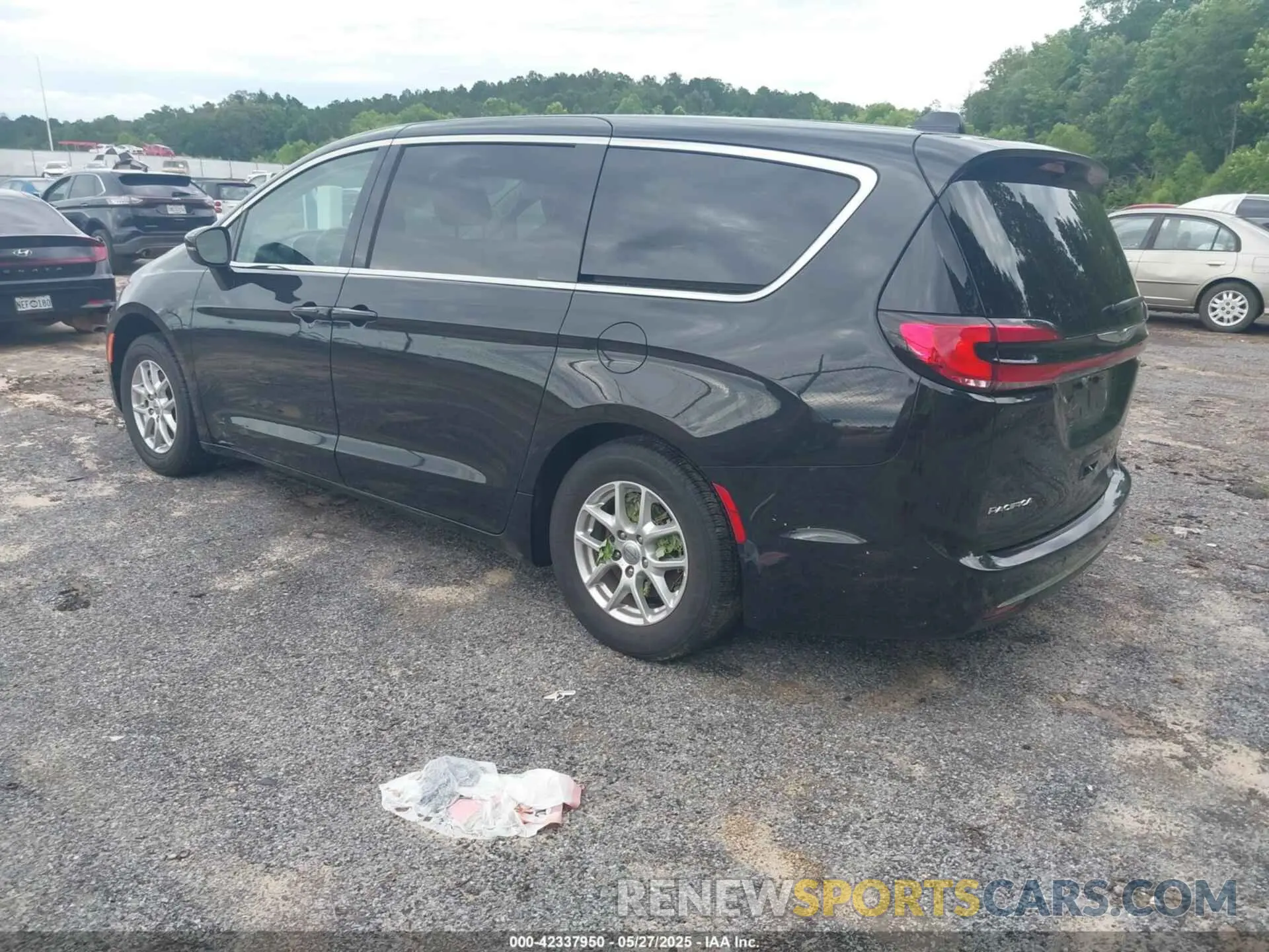 3 Photograph of a damaged car 2C4RC1BG3PR553045 CHRYSLER PACIFICA 2023