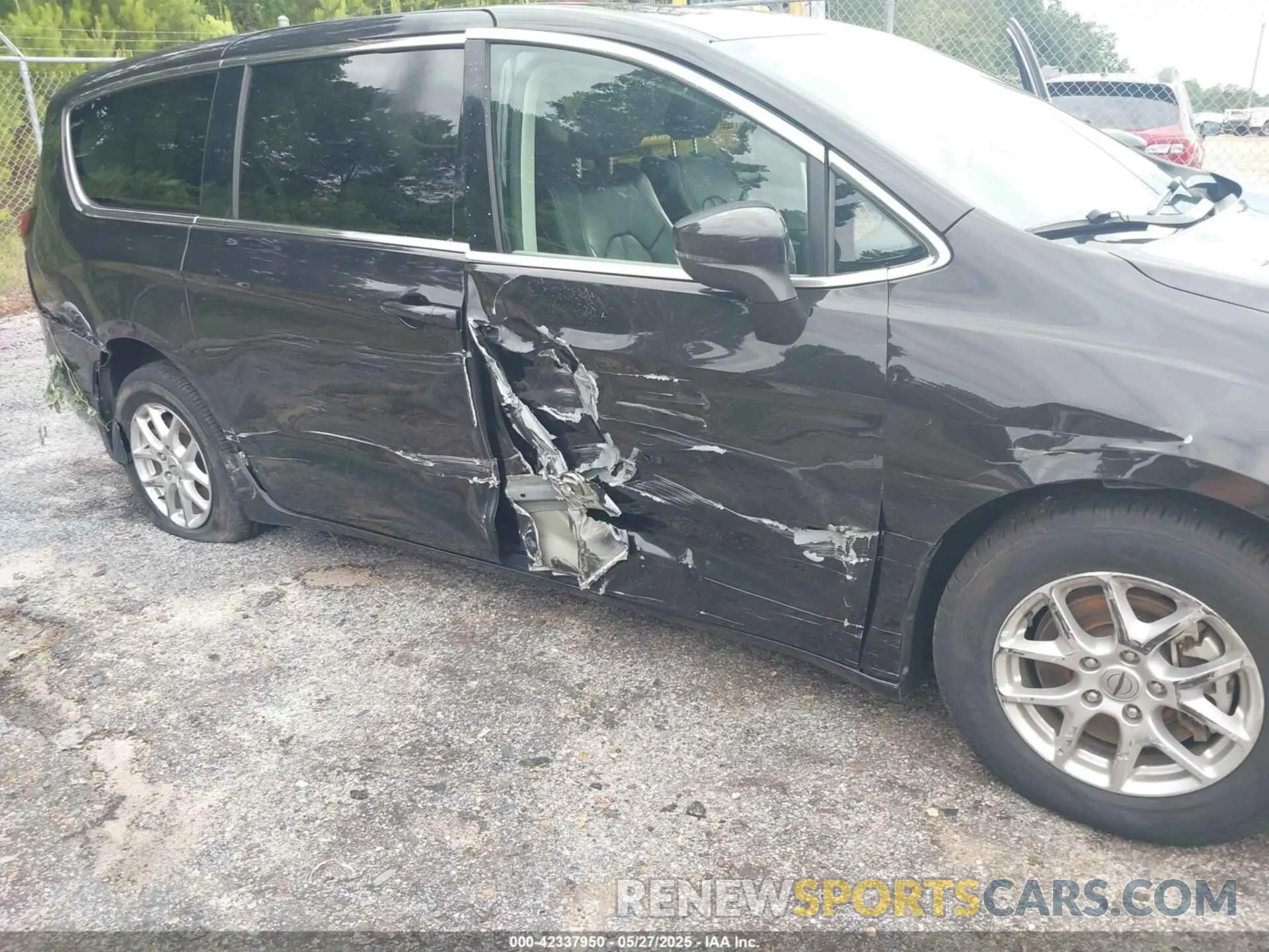 6 Photograph of a damaged car 2C4RC1BG3PR553045 CHRYSLER PACIFICA 2023