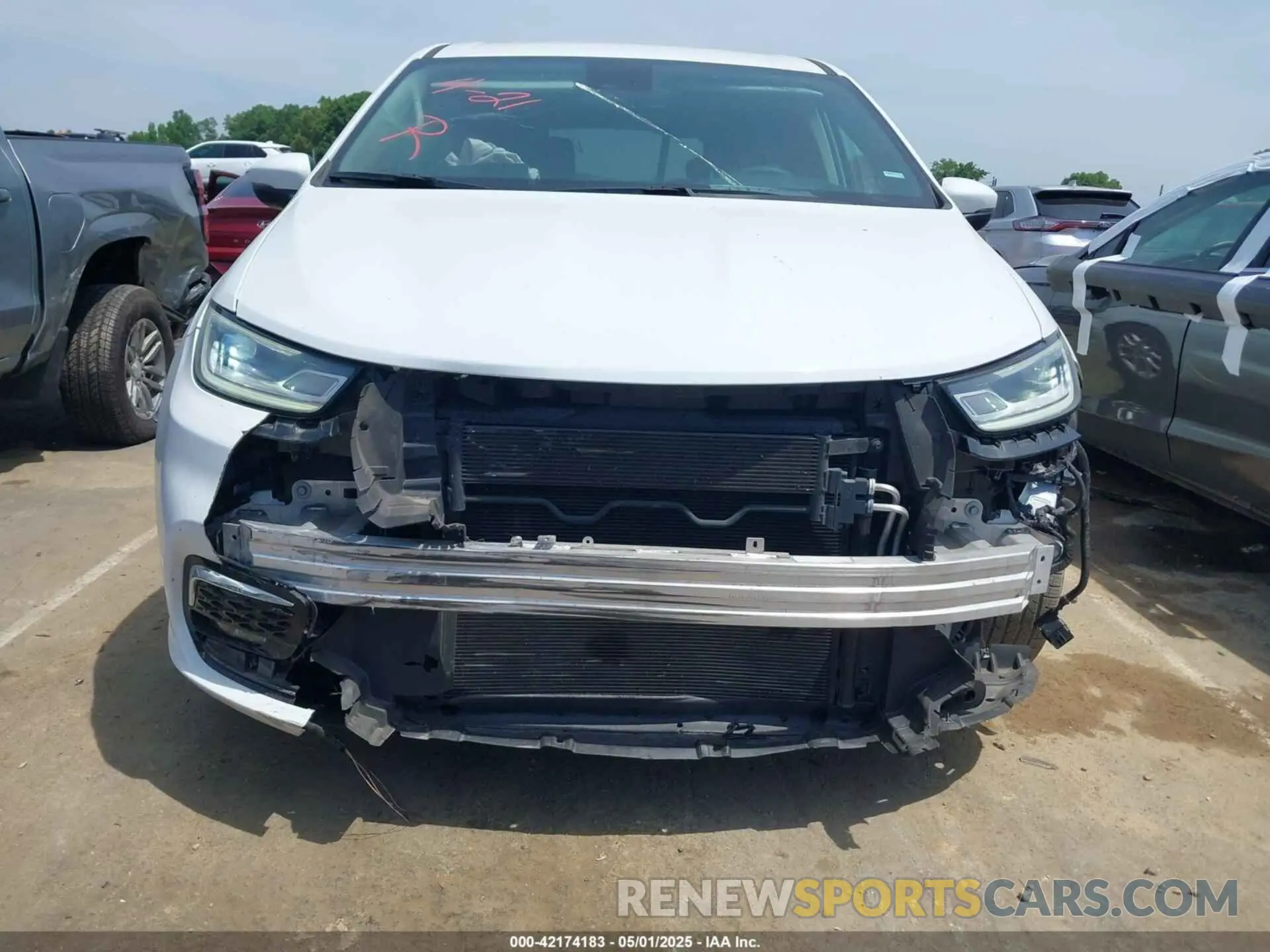 13 Photograph of a damaged car 2C4RC1BG4PR532933 CHRYSLER PACIFICA 2023