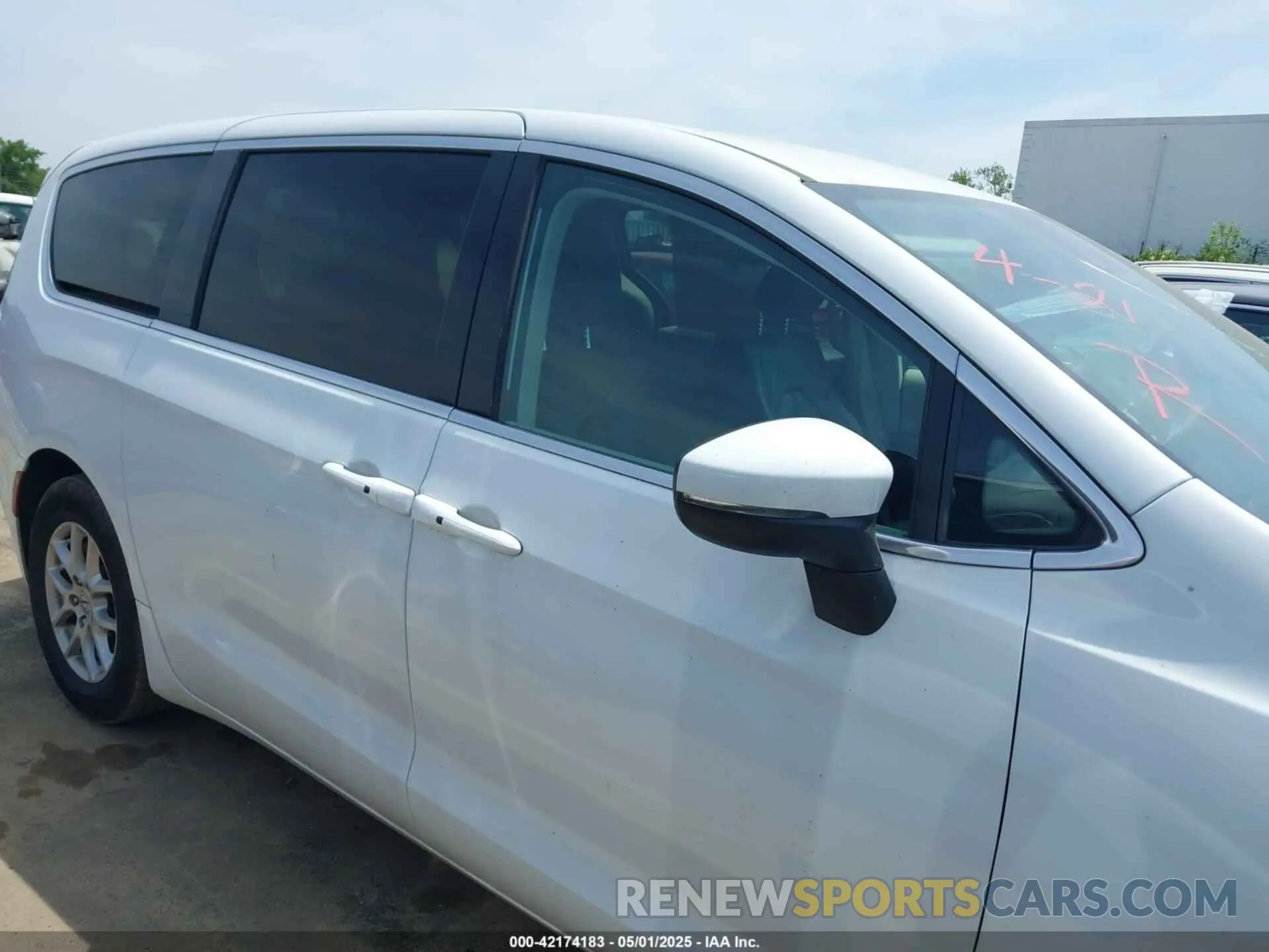 14 Photograph of a damaged car 2C4RC1BG4PR532933 CHRYSLER PACIFICA 2023