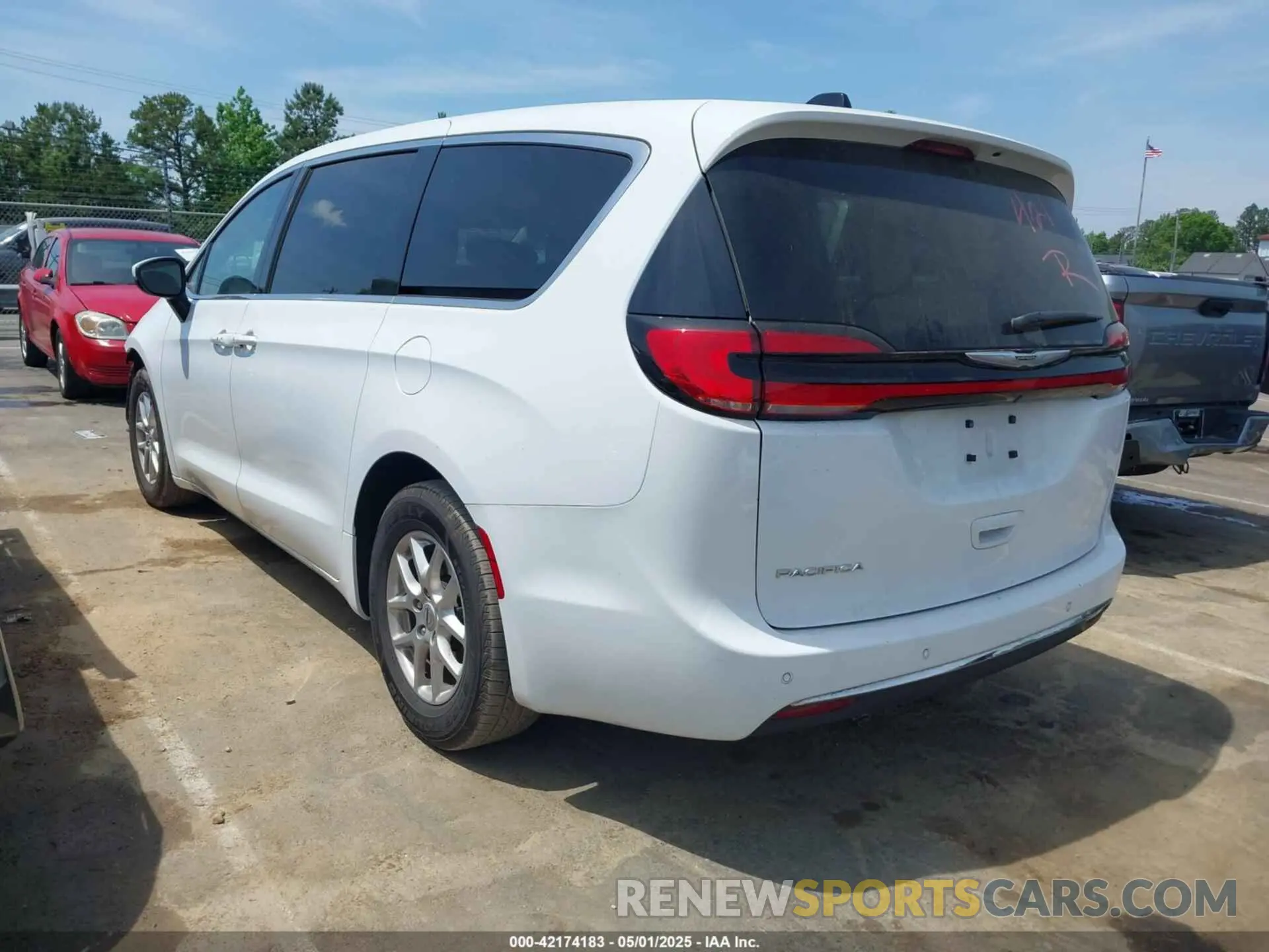 3 Photograph of a damaged car 2C4RC1BG4PR532933 CHRYSLER PACIFICA 2023