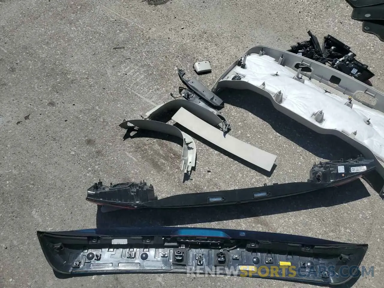 13 Photograph of a damaged car 2C4RC1BG4PR574258 CHRYSLER PACIFICA 2023