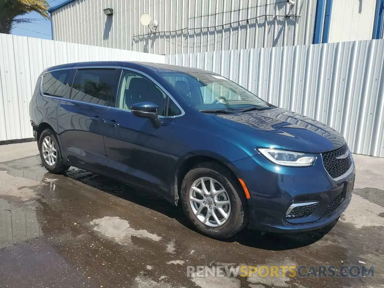 4 Photograph of a damaged car 2C4RC1BG4PR574258 CHRYSLER PACIFICA 2023